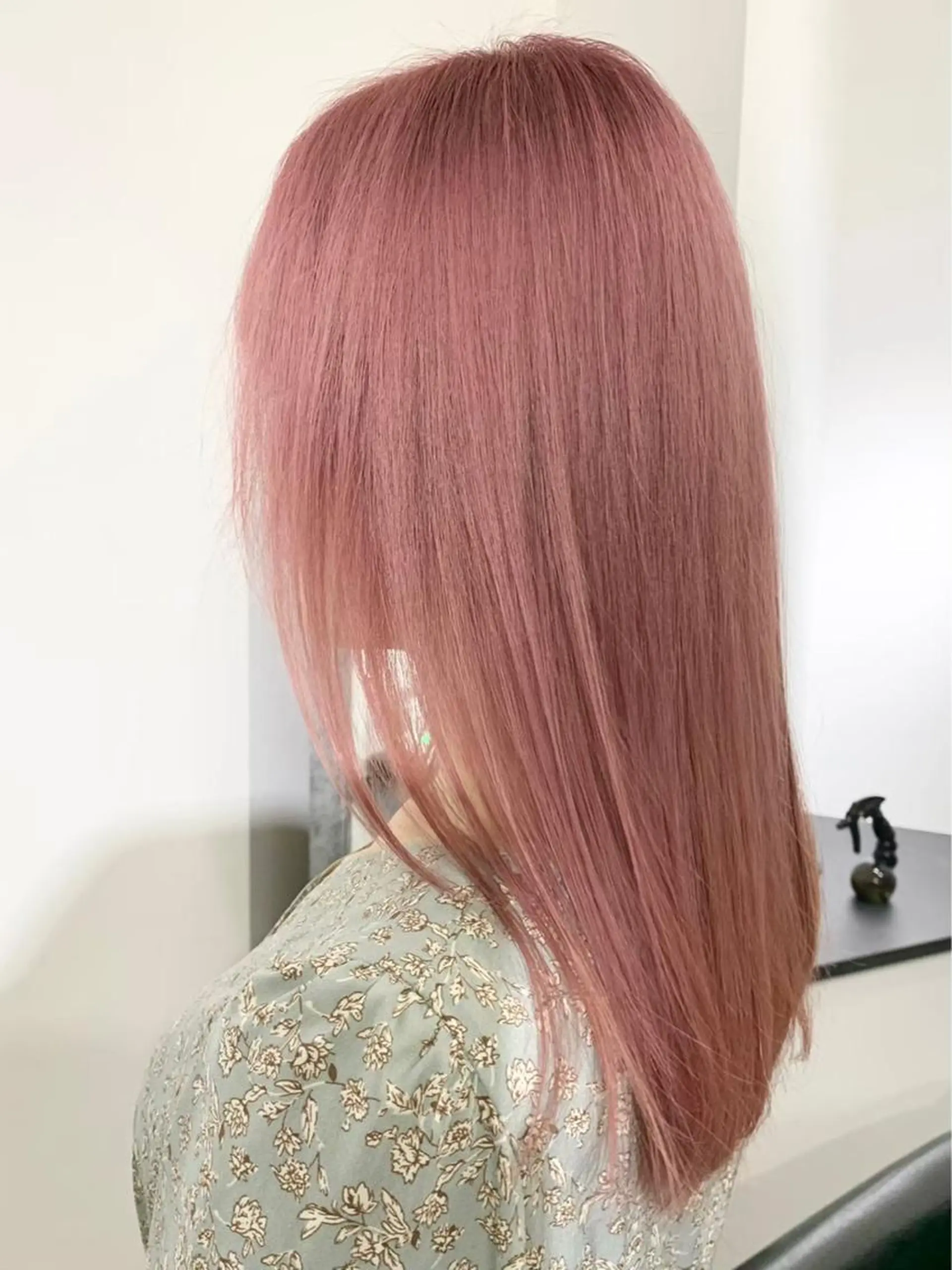 セミロング ピンクラベンダー カット ヘアカラー 川村 涼介のヘアスタイル