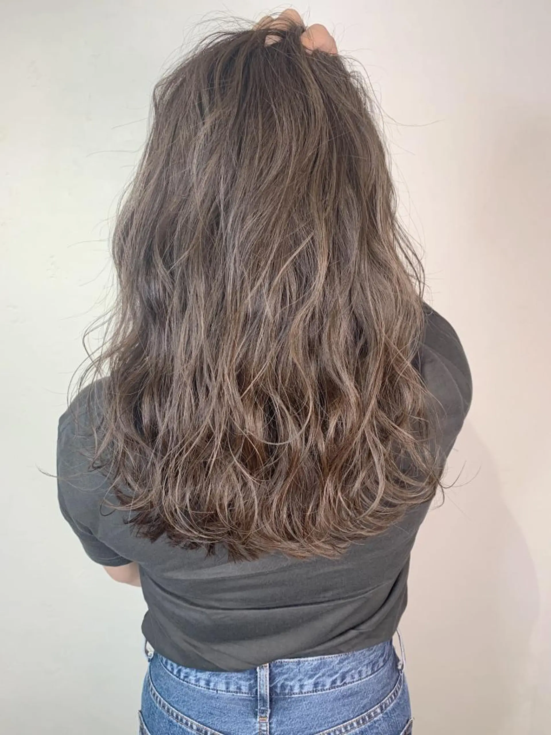 セミロング ボブ 斜めバング 外国人風カラー 伸ばしかけ ハイライト ＿WHITE鳳店 アンダーバーホワイトのヘアスタイル