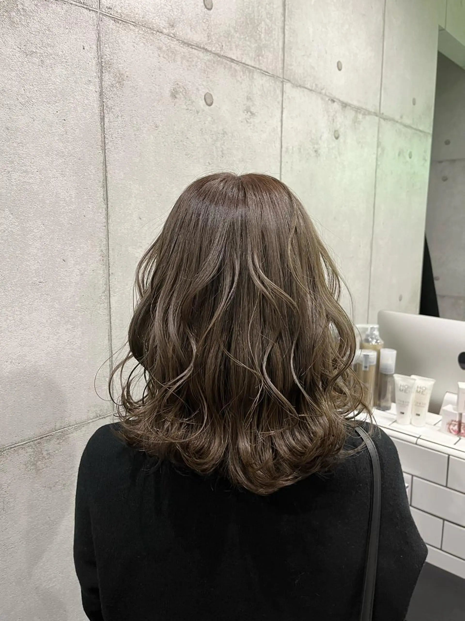 セミロング カラー newi赤羽 HINATAのヘアスタイル