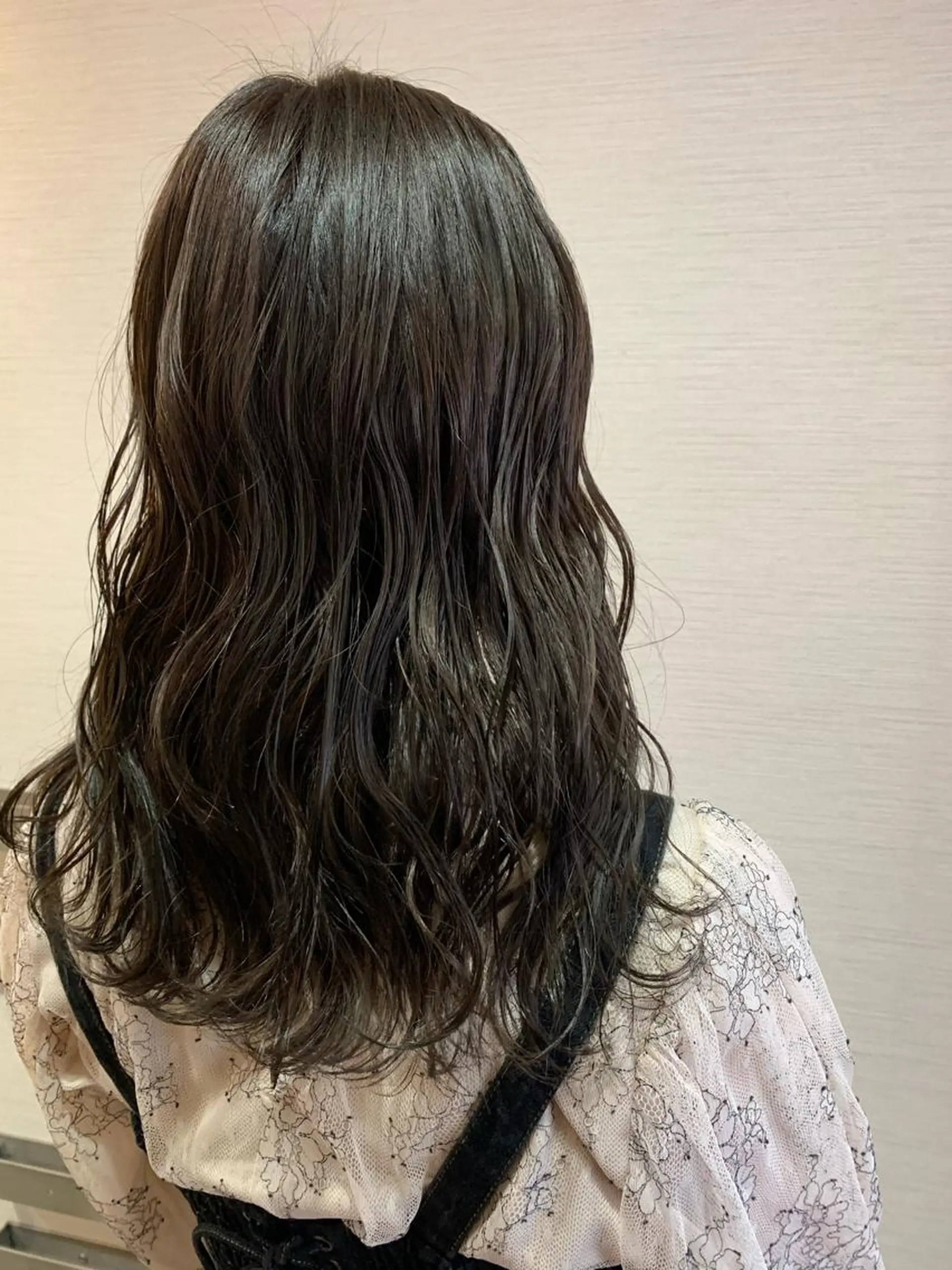 セミロング カラー 蓮見  友里のヘアスタイル