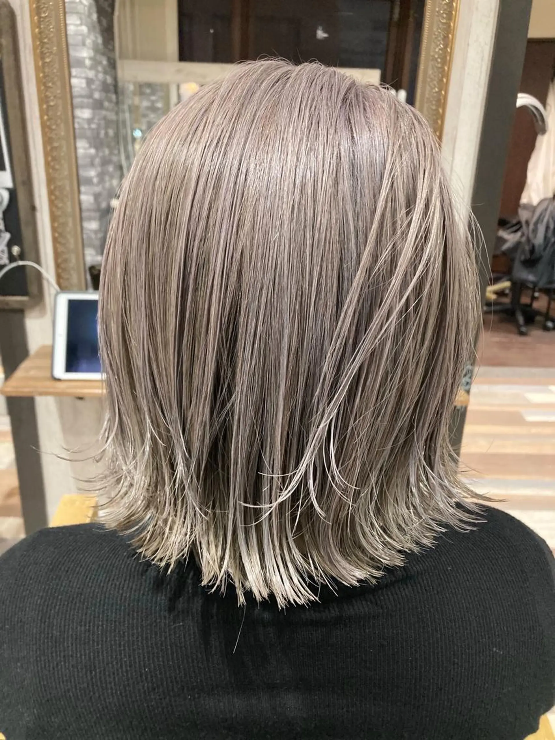 ショート カラー ブリーチ ケアブリーチ ハイトーンカラー 山崎 晃治のヘアスタイル