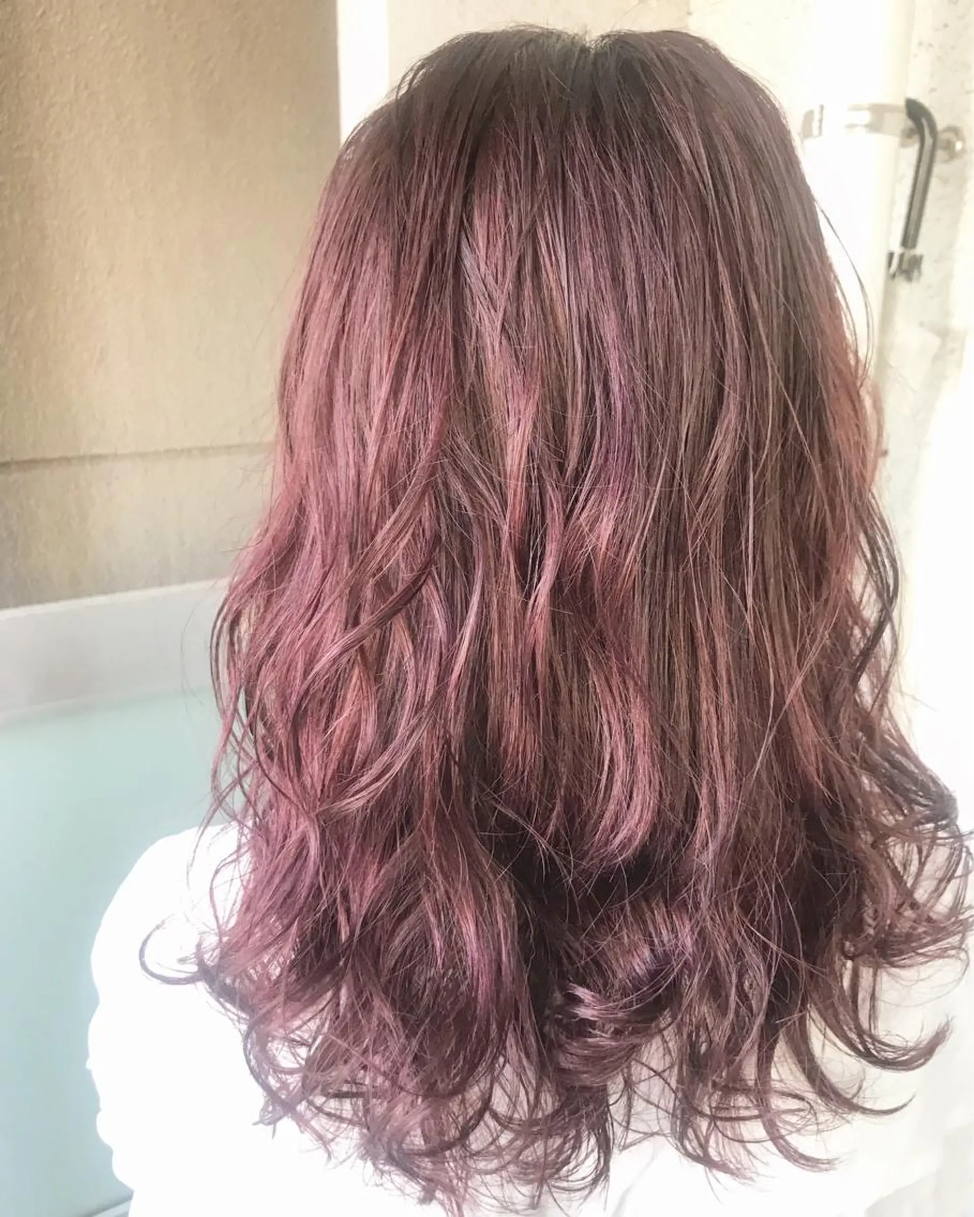 セミロング カラー ピンクカラー 岩谷/ブリーチ 🪽透明感カラーのヘアスタイル
