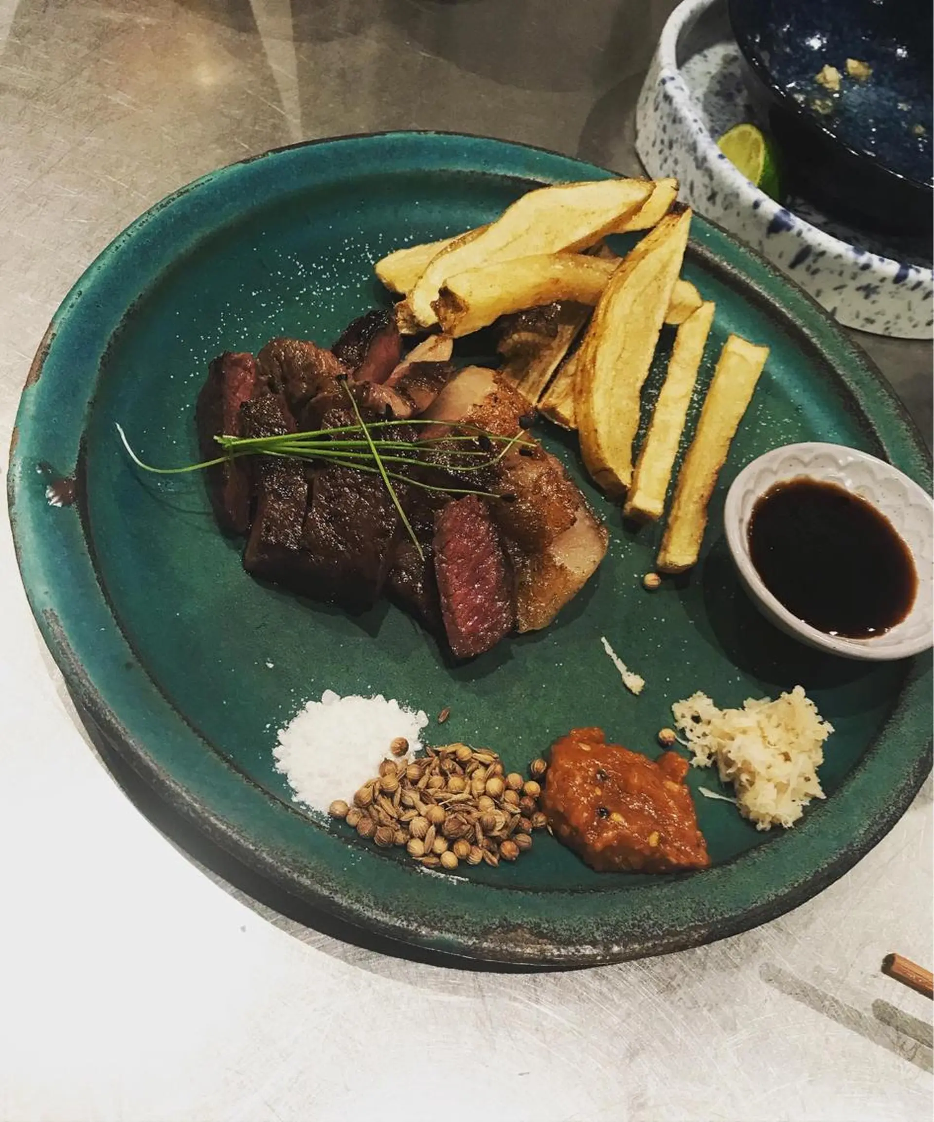 ミディアム カラー パーマ ヘアアレンジ メンズ キッズ ネイル マツエク・マツパ アニメ,Vオタク× 即効痩せエステサロンのエステ・リラクイメージ