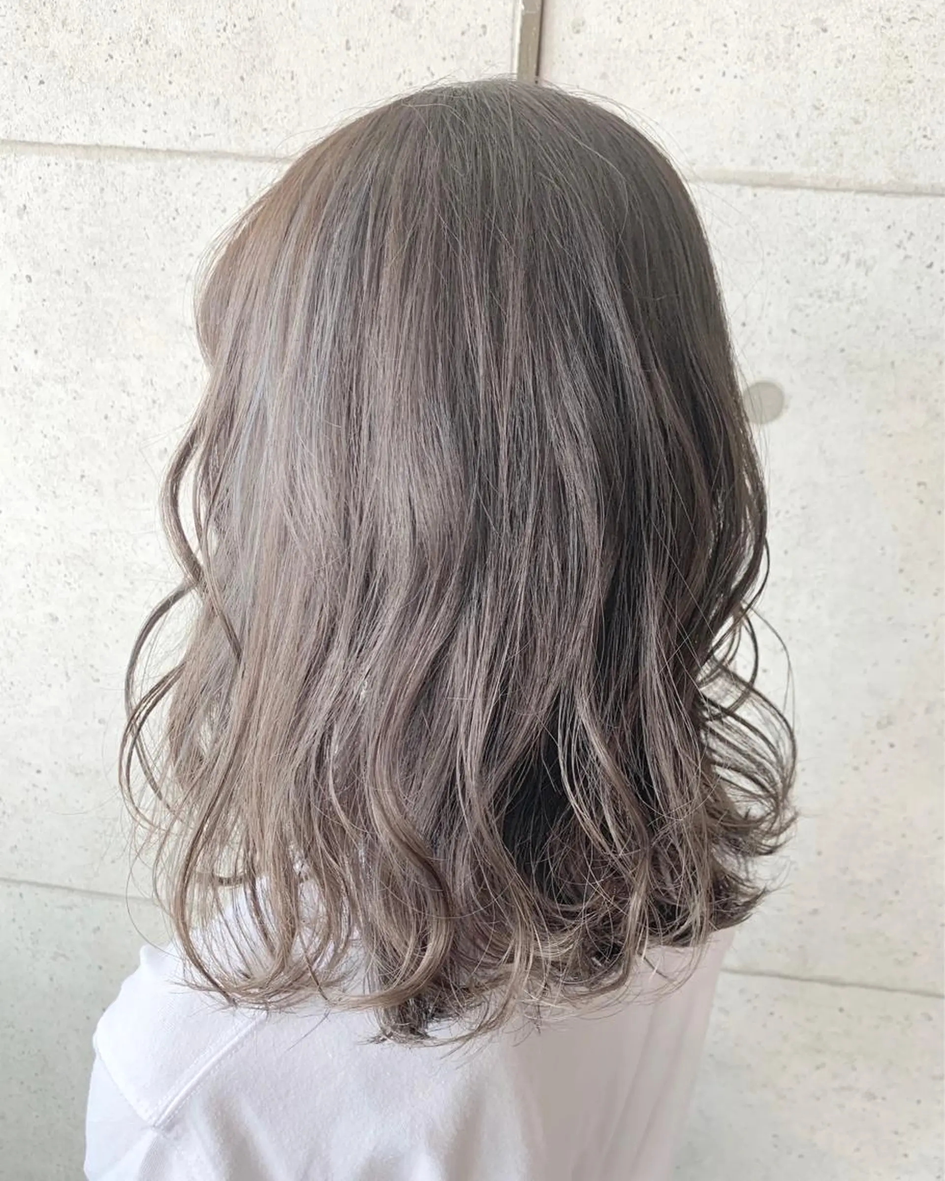 ミディアム カラー 透明感カラー グレージュ イルミナカラー 福森 みずきのヘアスタイル