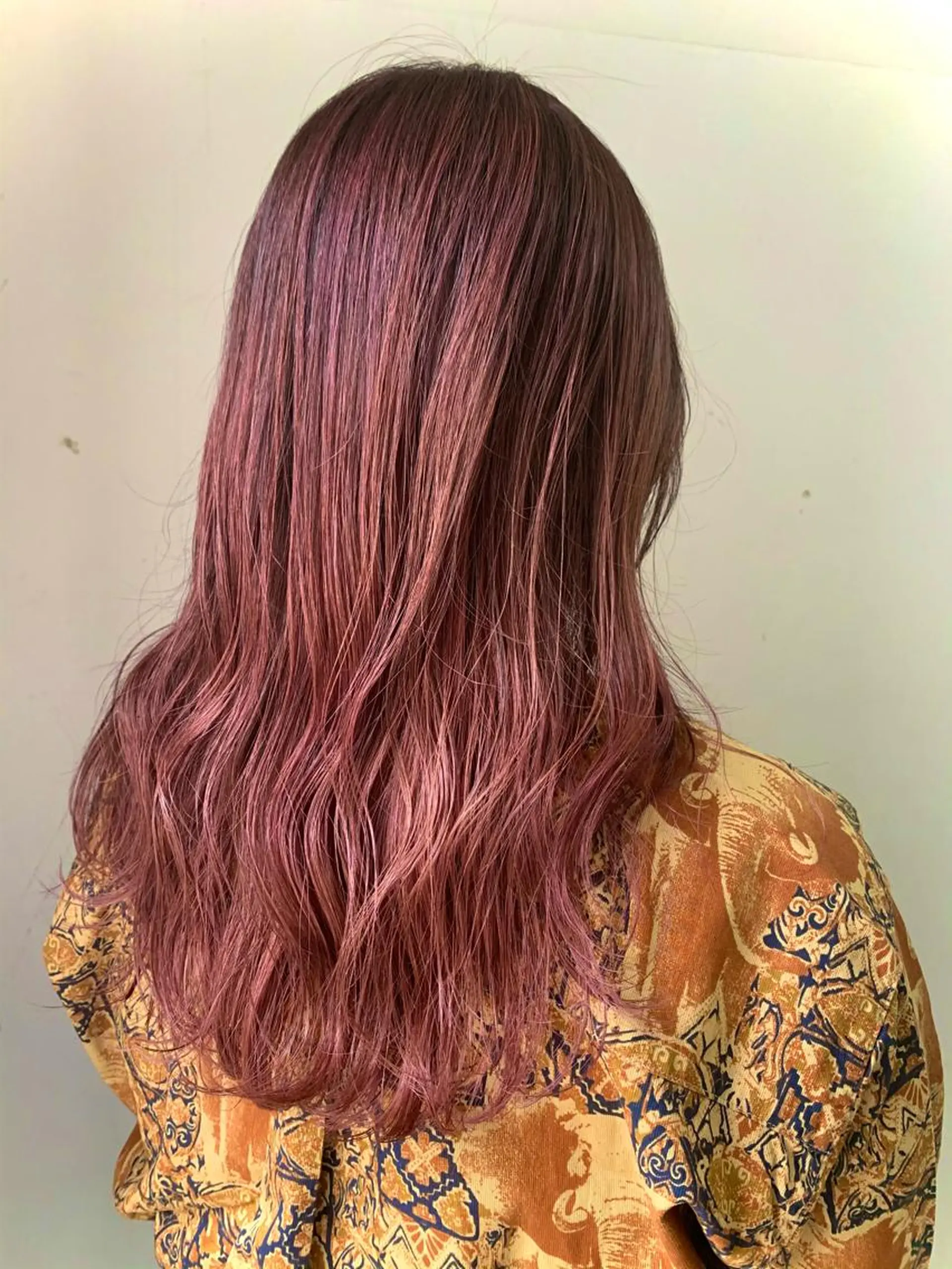 セミロング カラー ピンクカラー 加藤 佑哉のヘアスタイル