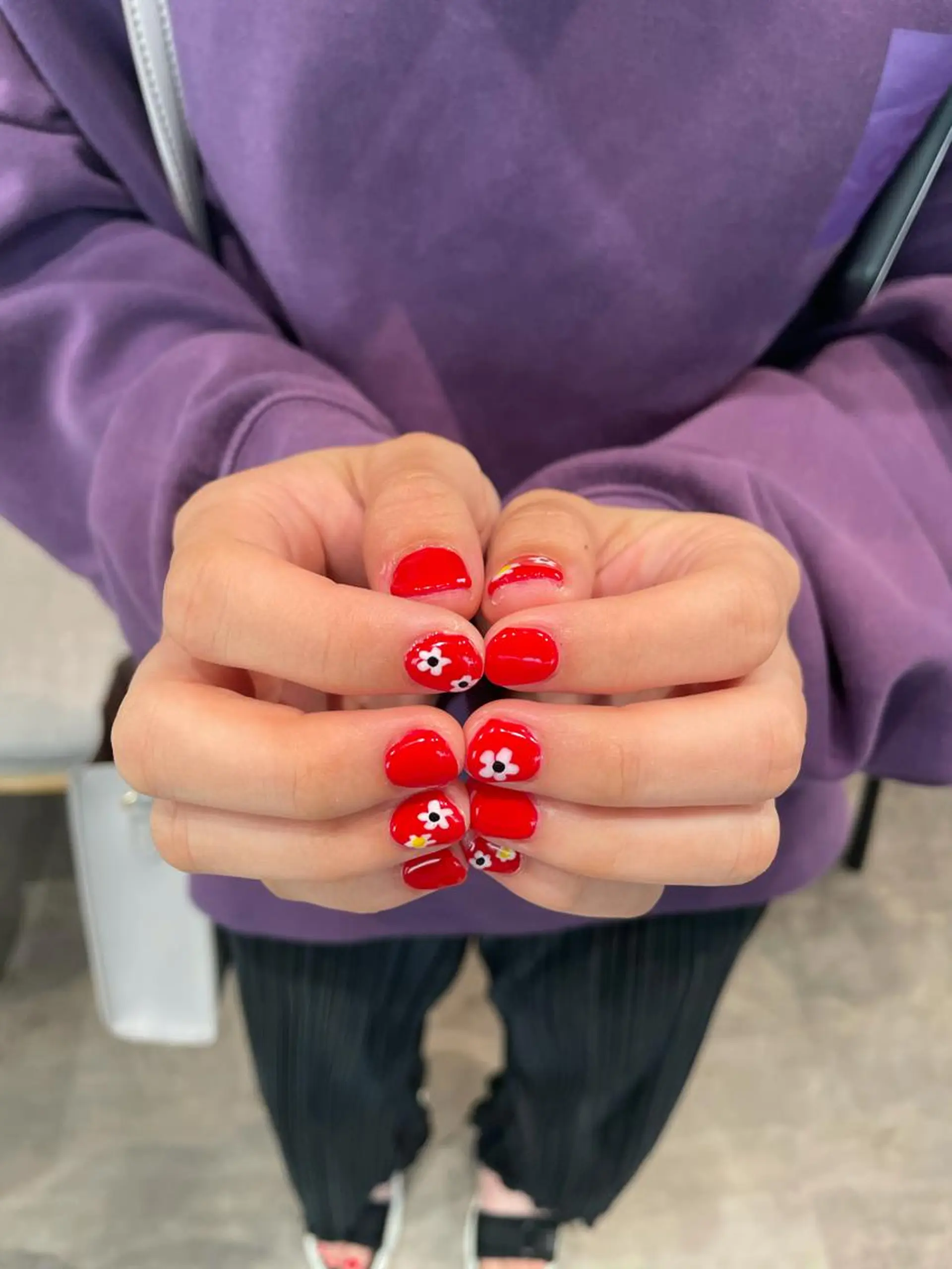 ネイル アートネイル 赤色 シンプルネイル ハンドネイル ナチュラル透明感🌱 小山美樹子のヘアスタイル
