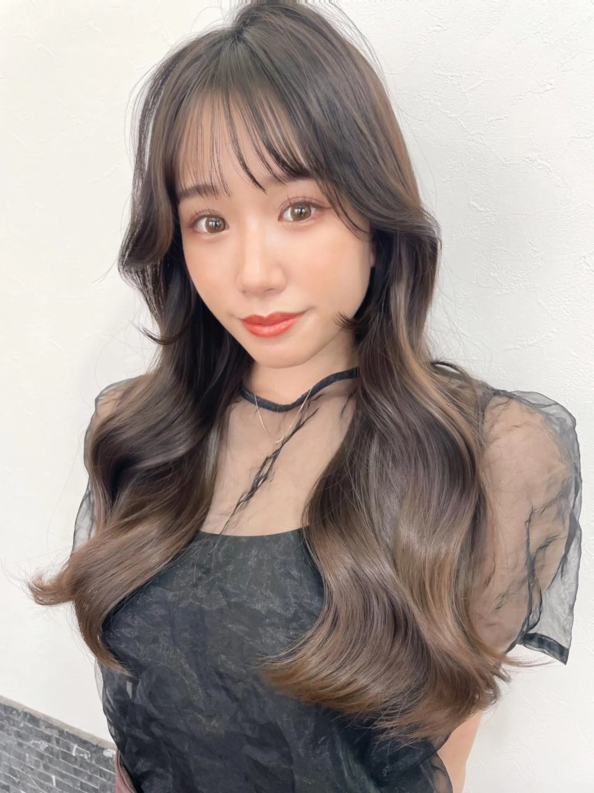 ロング カラー レイヤーカット、 大人可愛い　中村美羅のヘアスタイル