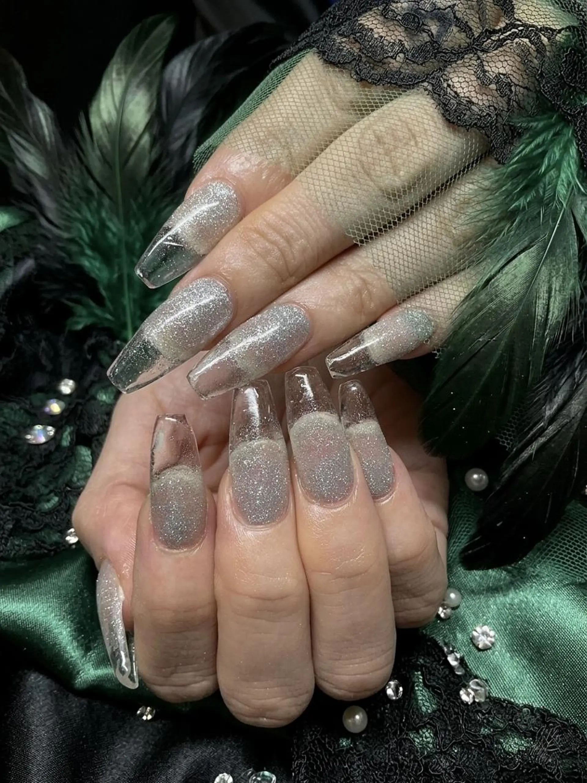 ネイル クリアネイル キラキラネイル ラメ(グリッター) ロングネイル シルバー ハンドネイル UNABOMBA (24時間営業)のネイルデザイン