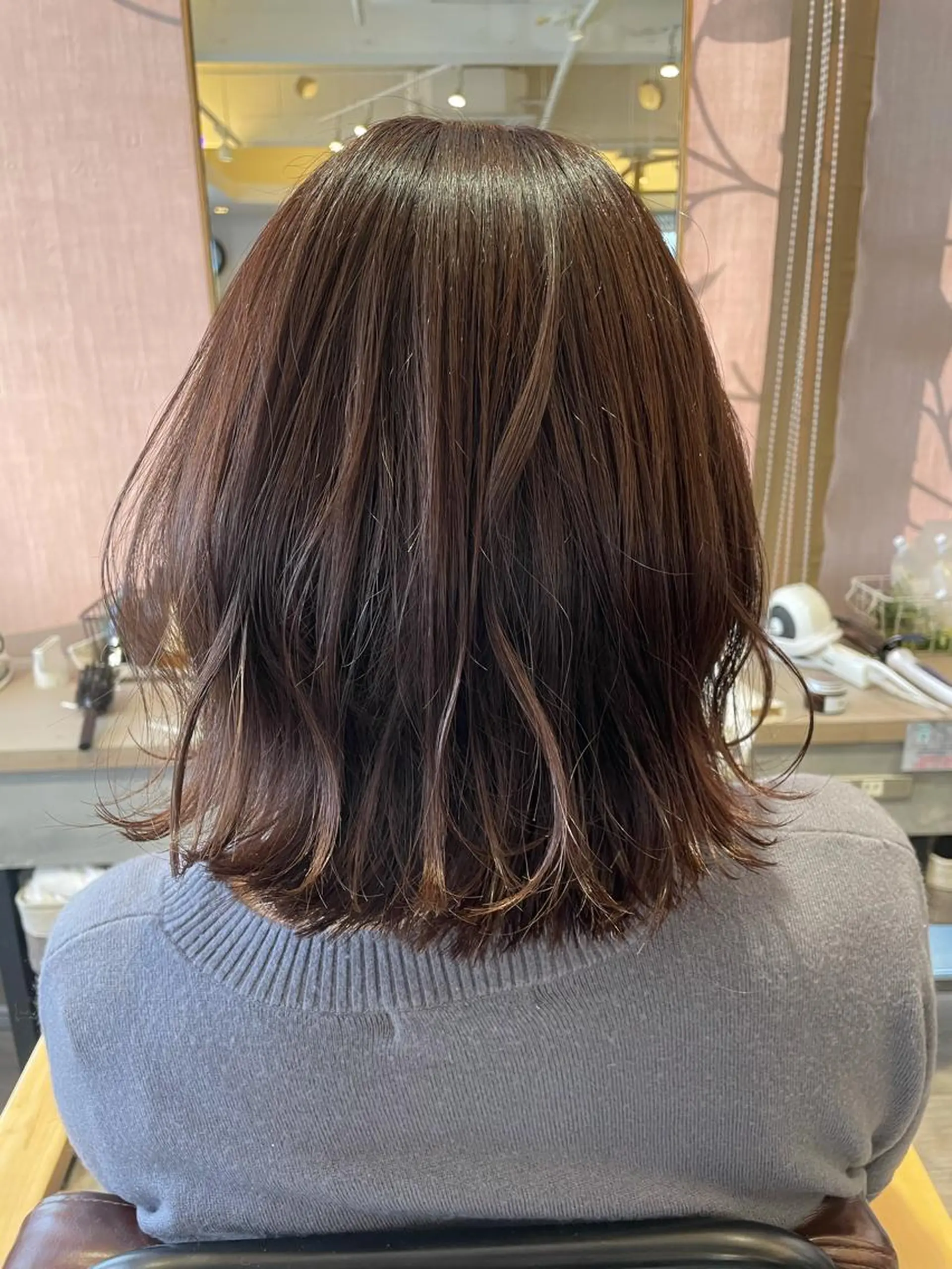 ミディアム カラー アッシュ ベージュカラー カット ヘアカラー 奥野 紗弓のヘアスタイル