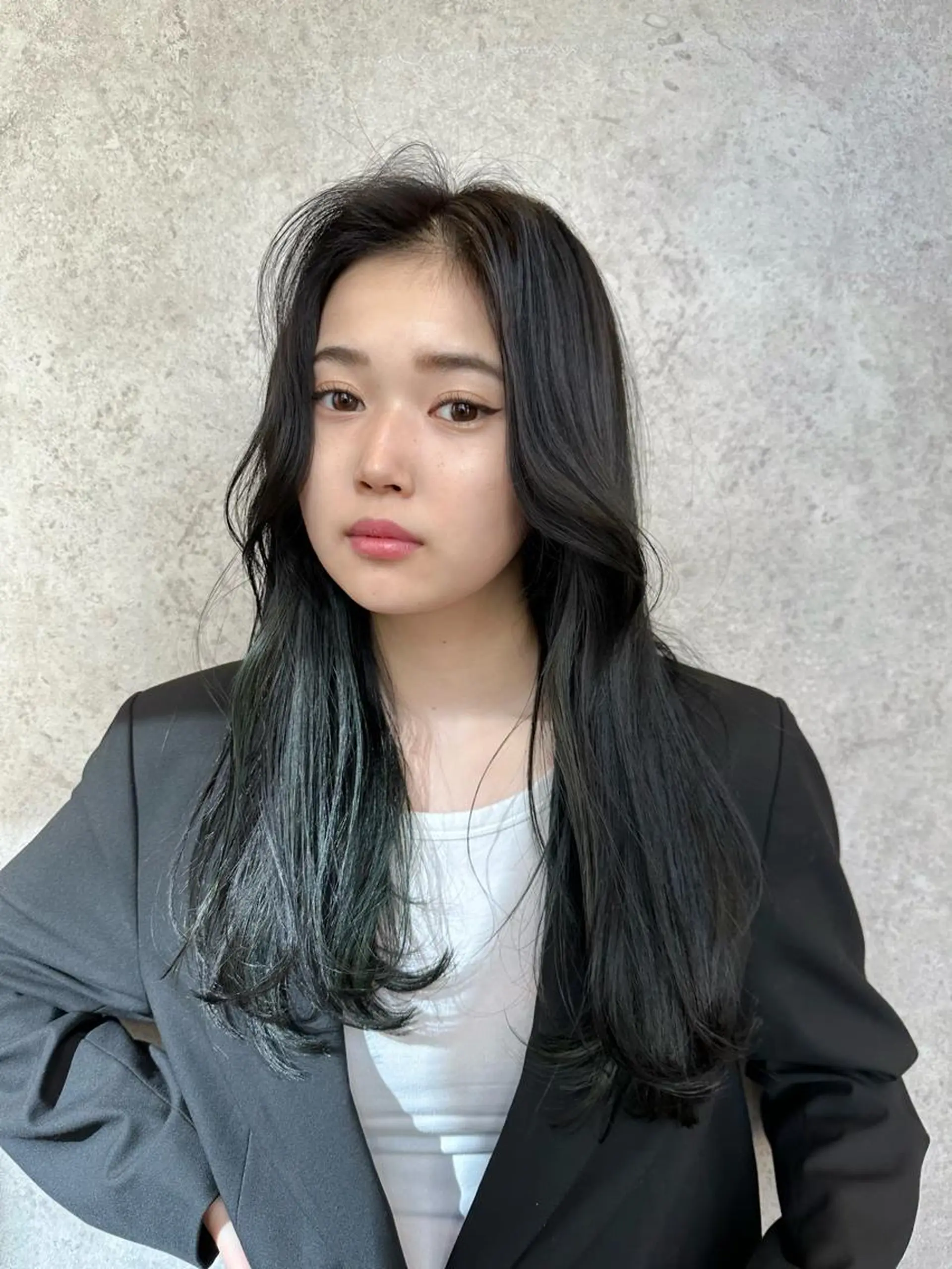 ロング パーマ 顔周りカット 髪質改善 韓国風ヘア レイヤーカット ロング 大人レイヤー×艶髪 小久保 春暁のヘアスタイル