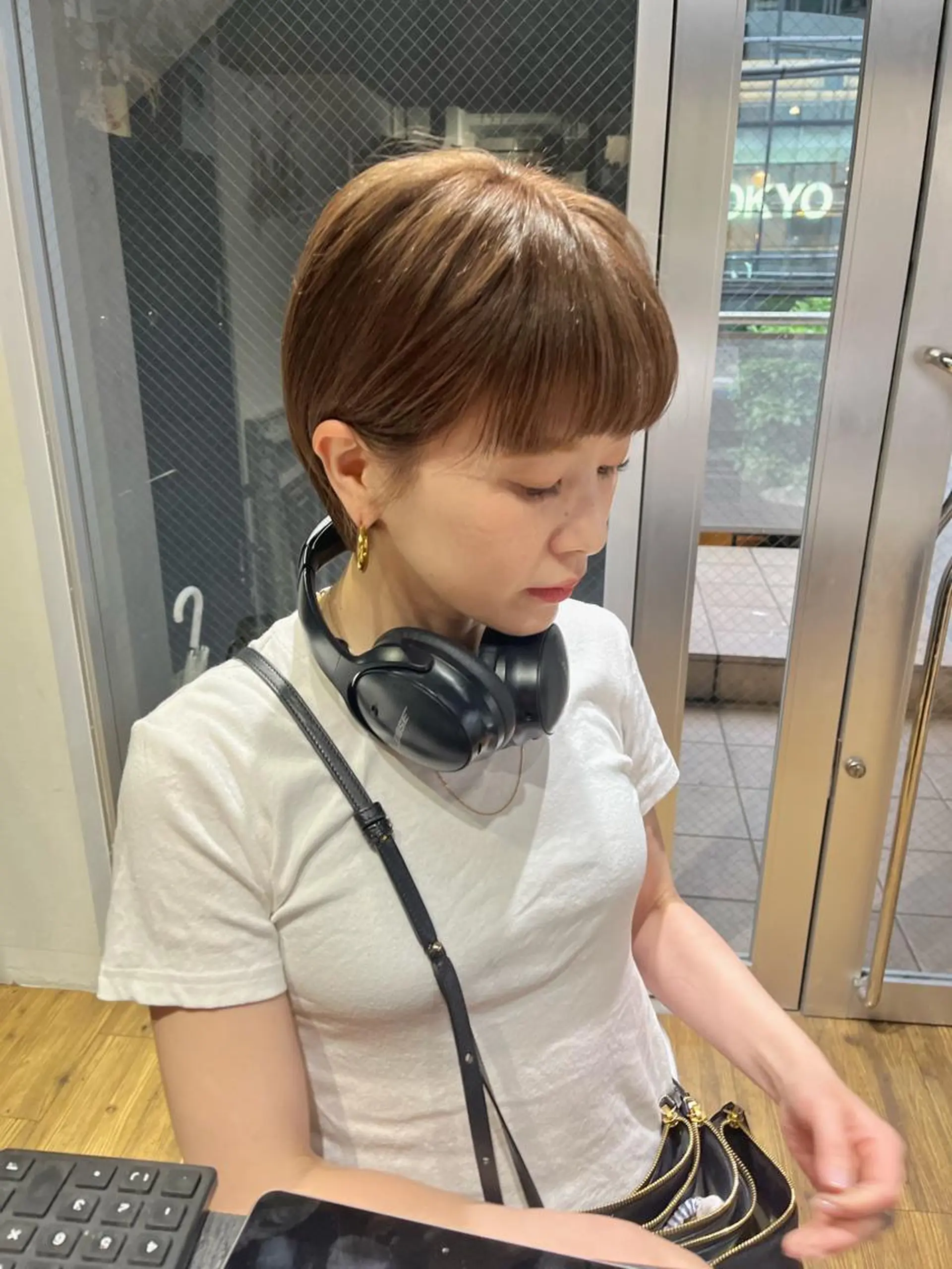 ショート アッシュ ミルクティーブラウン ピンクブラウン レイヤーカット カット ヘアカラー ハイトーンNo.1✨ パーマ✨イマイタツヤのヘアスタイル