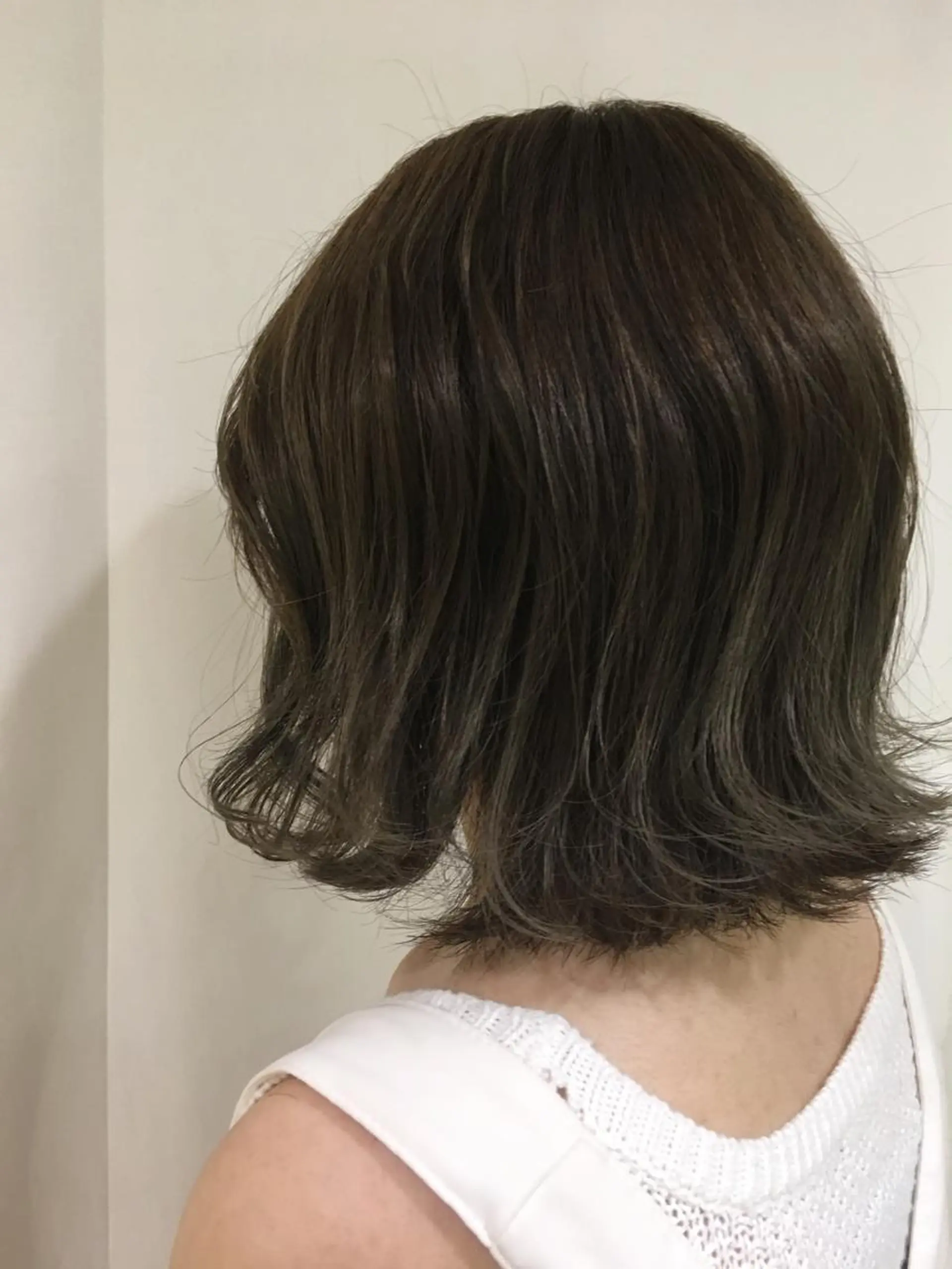 ショート カラー パーマ ヘアアレンジ ボブ 外ハネヘア きむえり/髪質改善 /うねり広がり改善のヘアスタイル