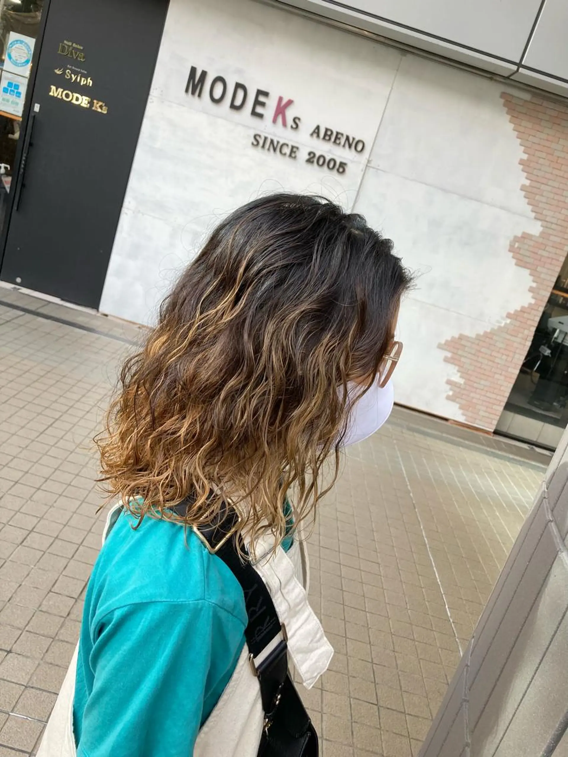 ミディアム パーマ ミディアムパーマ 外国人風カラー スパイラルパーマ カット パーマ トリートメント SHAFT Ieiriのヘアスタイル