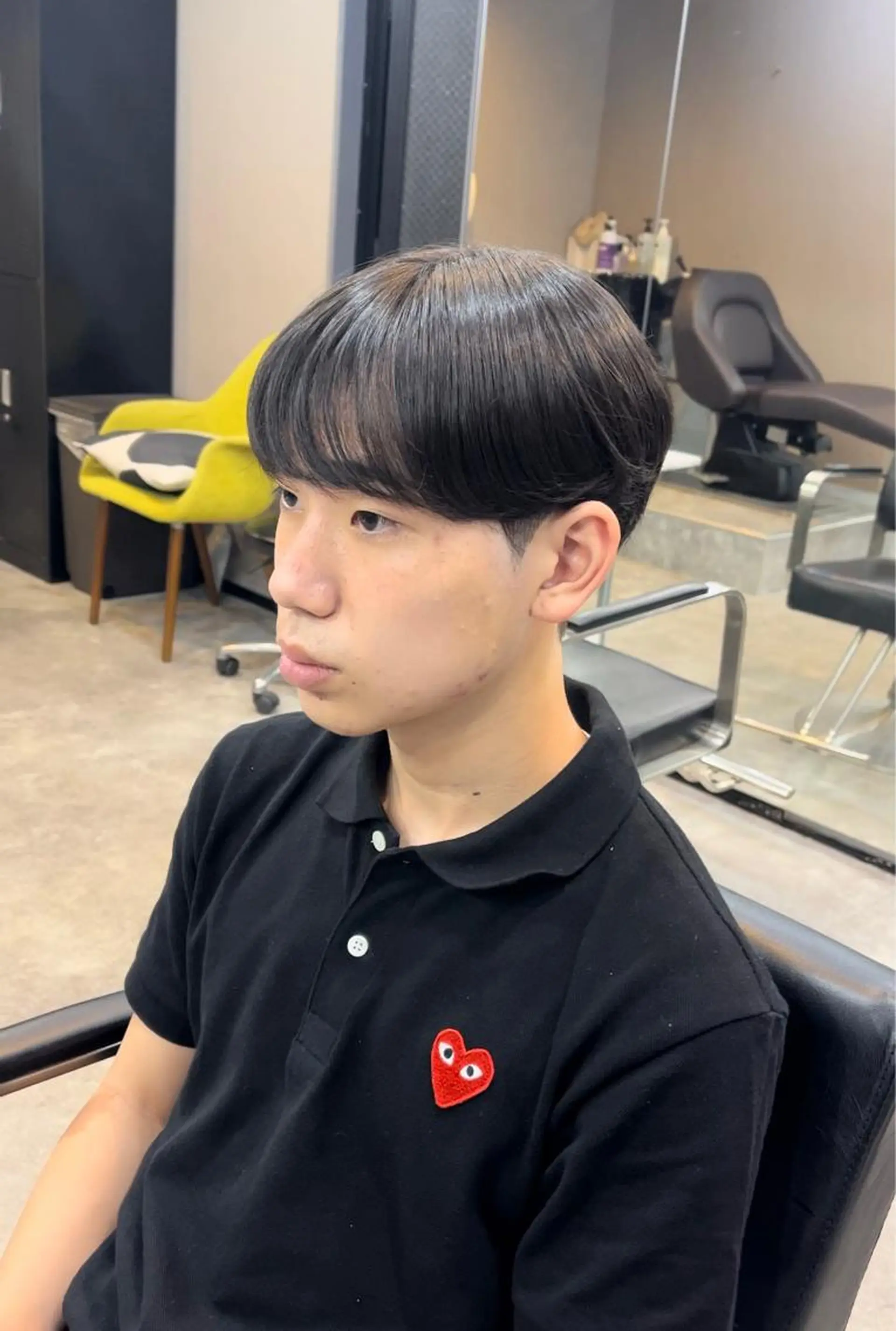 ショート カラー パーマ メンズ センターパート ダウンパーマ カルマパーマ マッシュ メンズパーマ カット トリートメント ヘアセット 森下 佑大のヘアスタイル