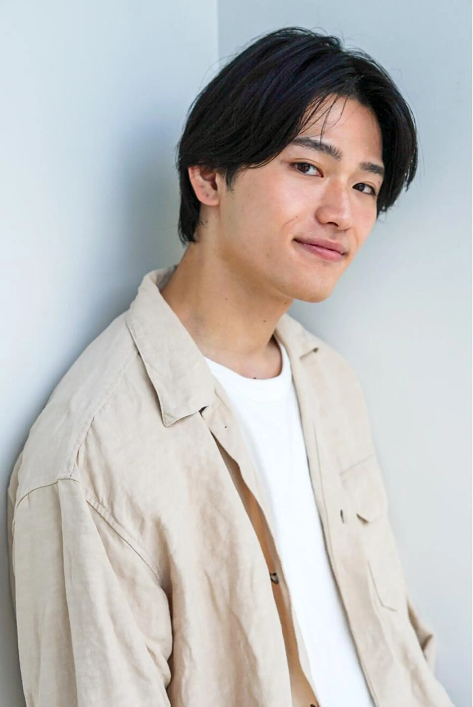 ショート メンズ センターパート カット ヘアカラー パーマ メンズカット曲がる 縮毛矯正佐々木タクマのヘアスタイル