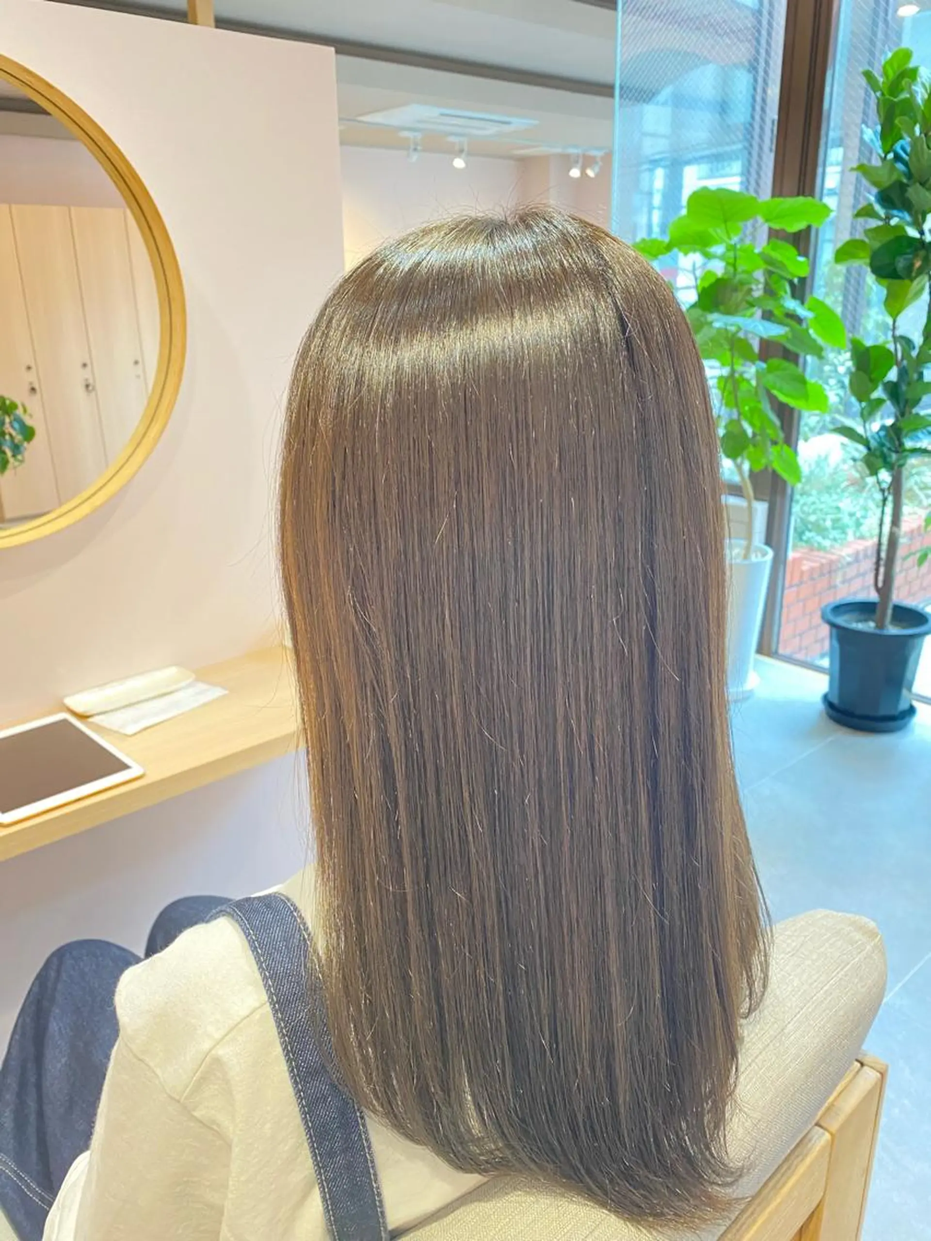 セミロング カラー 透明感カラー オリーブカラー ヘアカラー トリートメント nagisa /縮毛矯正のヘアスタイル