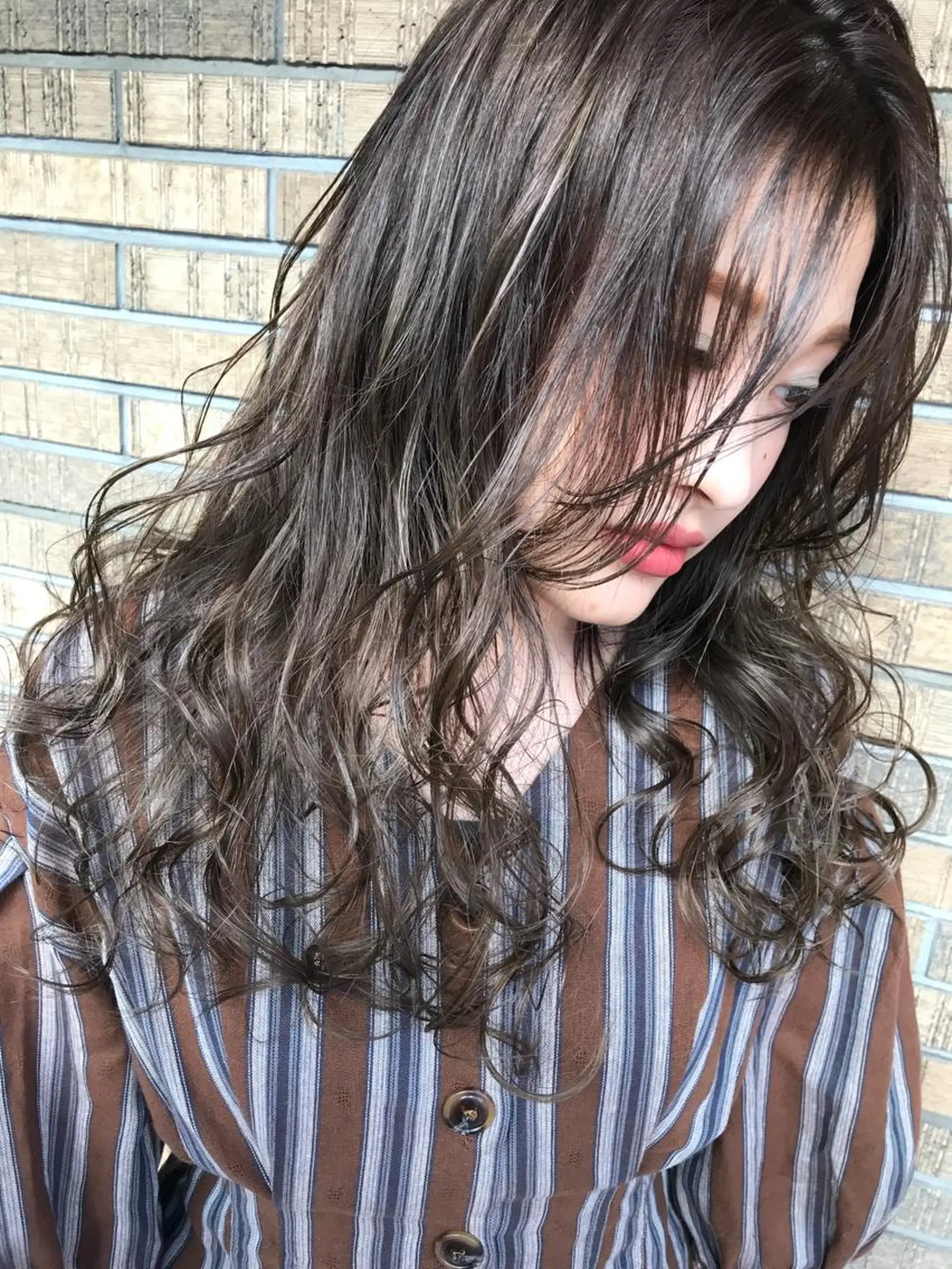 ロング カラー アッシュ ブリーチ ハイライトカラー ハイライト 横浜🍒ルーツカラー エクステ／RIEのヘアスタイル