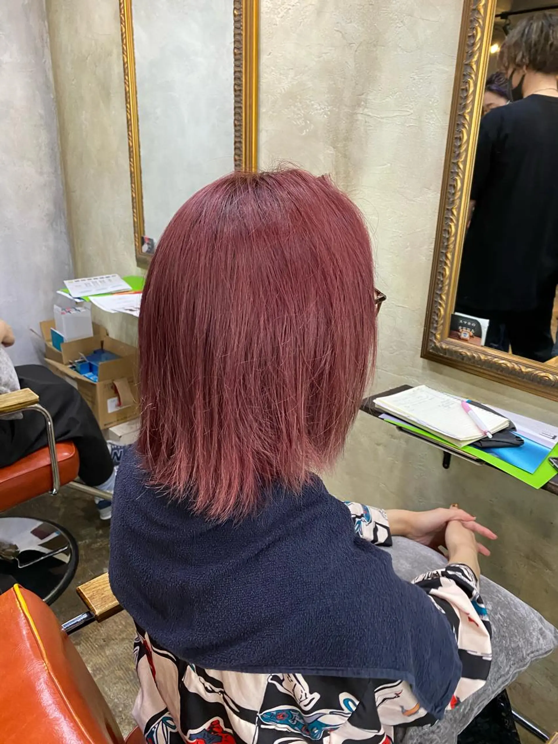 ミディアム カラー ブリーチ ピンクカラー 🌙𝑳𝑼𝑵𝑨 工藤/メンズカット✂のヘアスタイル