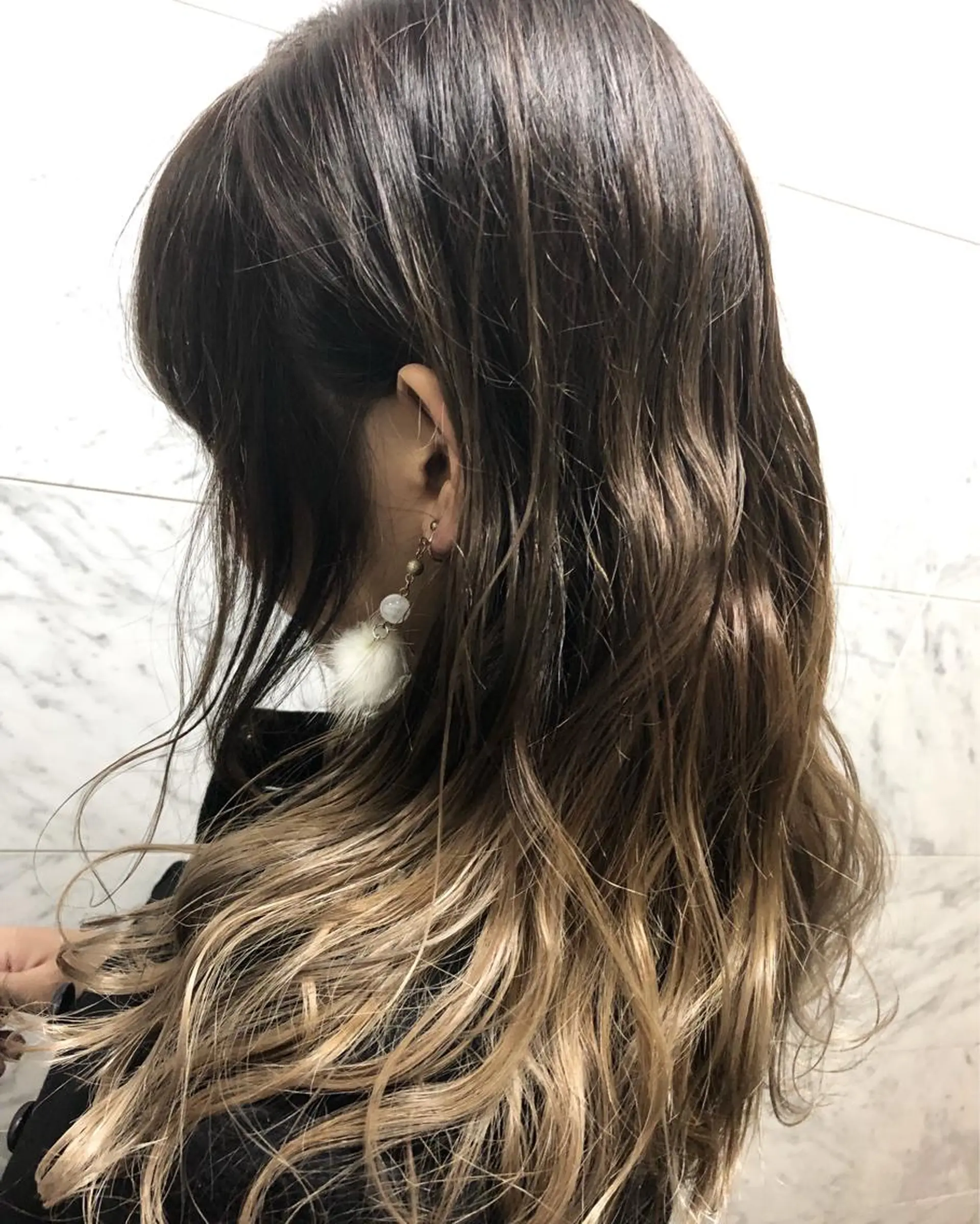 セミロング カラー ブリーチ 髪質改善 中川 翔のヘアスタイル