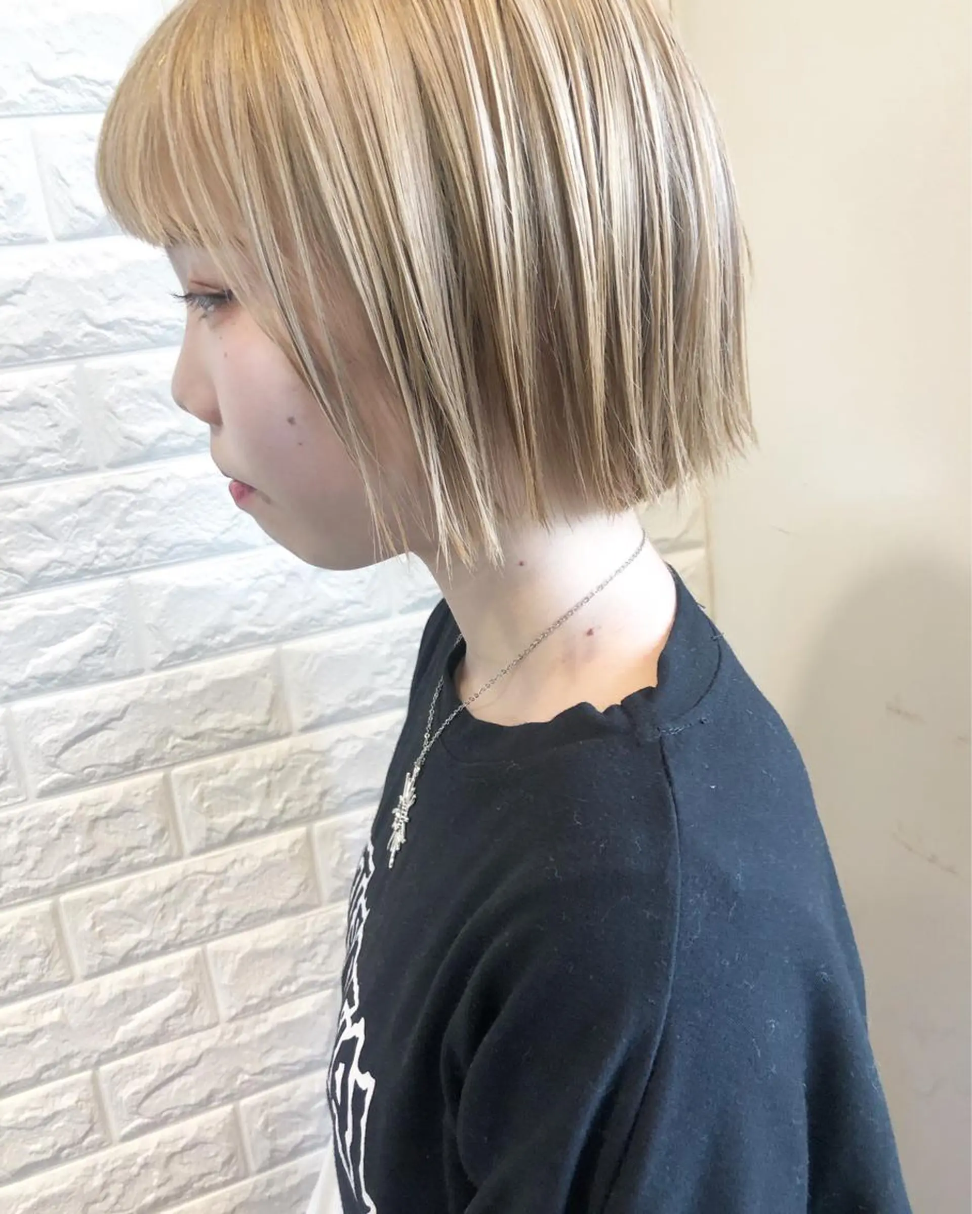 ショート カラー ブロンド ボブ 西本 夏美のヘアスタイル