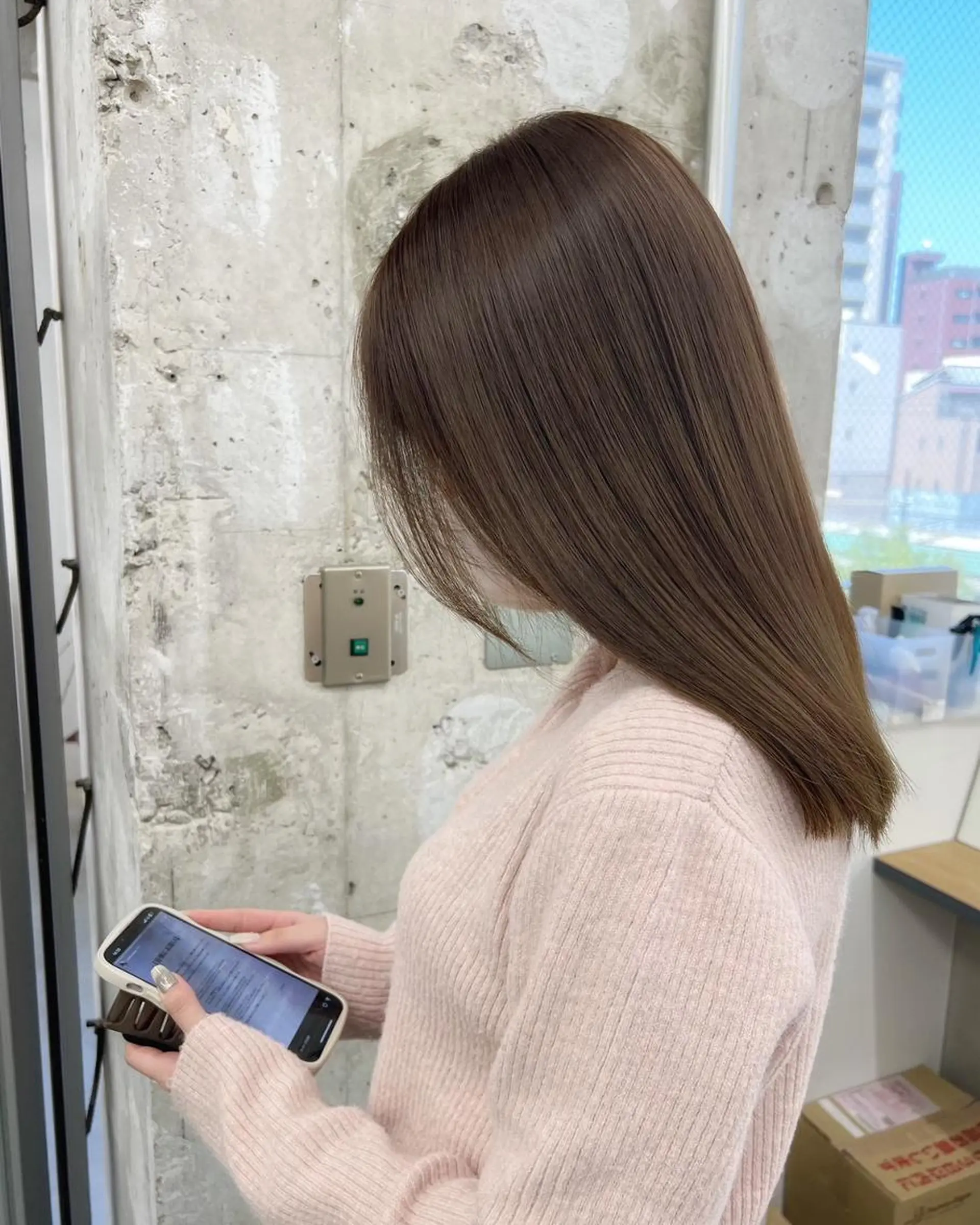 ミディアム カラー パーマ ヘアアレンジ ミディアムパーマ アディクシーカラー ベージュカラー ブリーチ ケアカラー ヘアケア特化型サロン newi 梅田のヘアスタイル