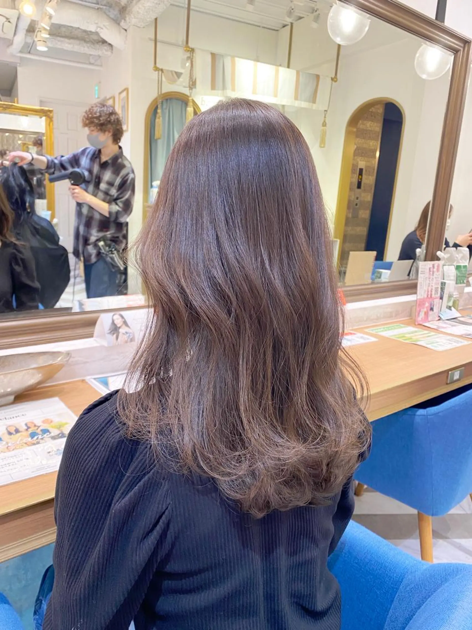 ミディアム カット ヘアカラー トリートメント レイヤーカット /透明感カラー西田のヘアスタイル