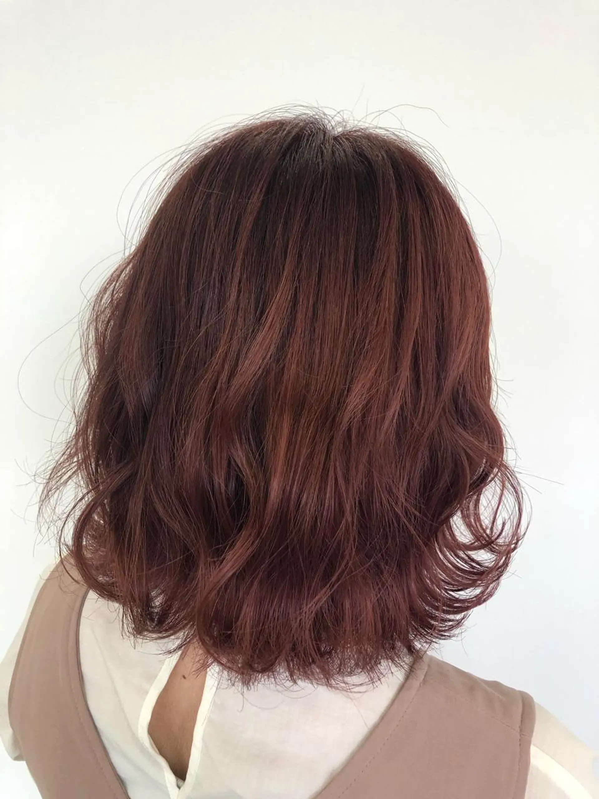 ミディアム カラー ブリーチ レッドカラー 秋野 睦実のヘアスタイル
