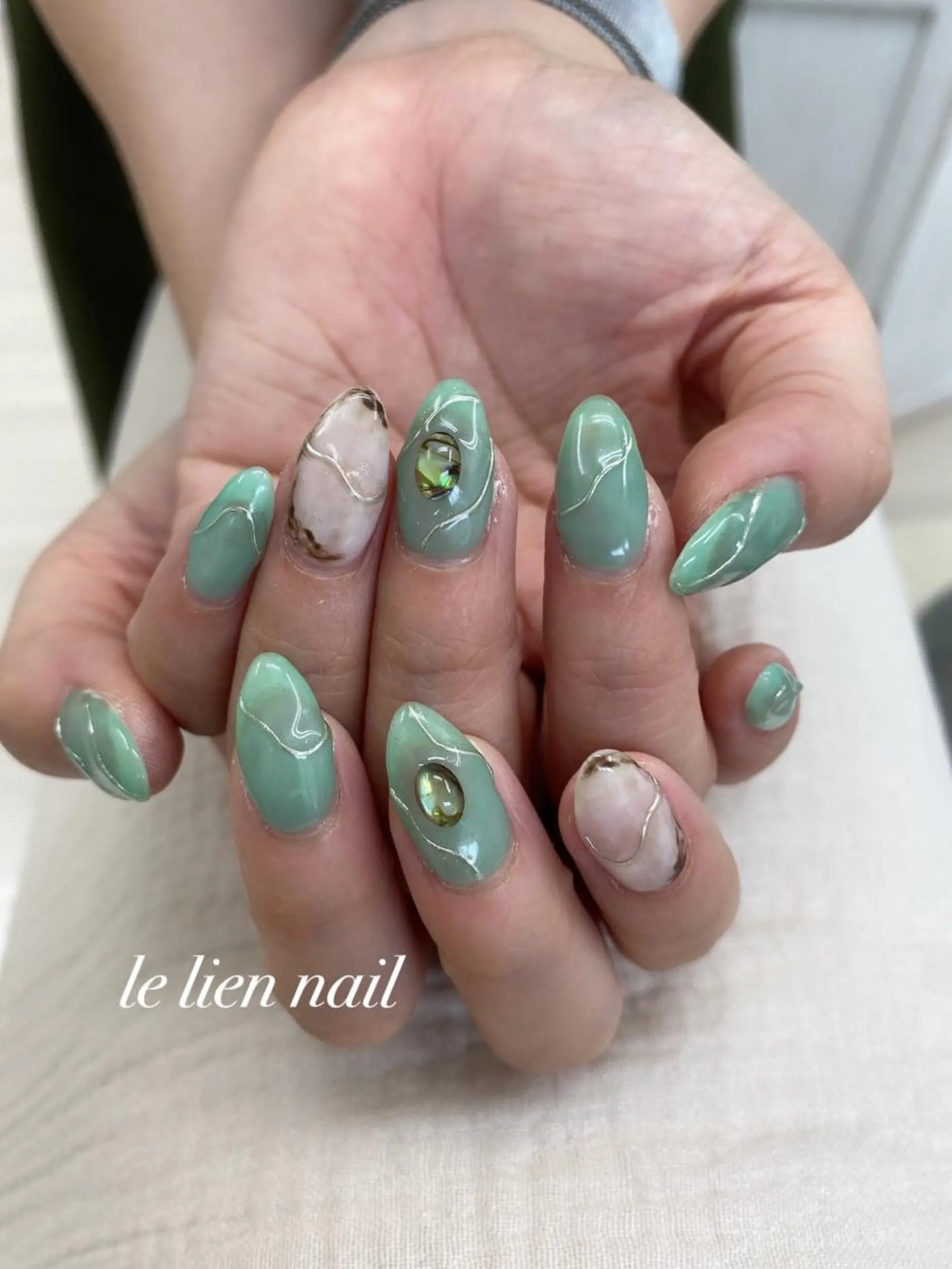 ネイル グリーン ミラーネイル ニュアンスネイル le lien nailのネイルデザイン