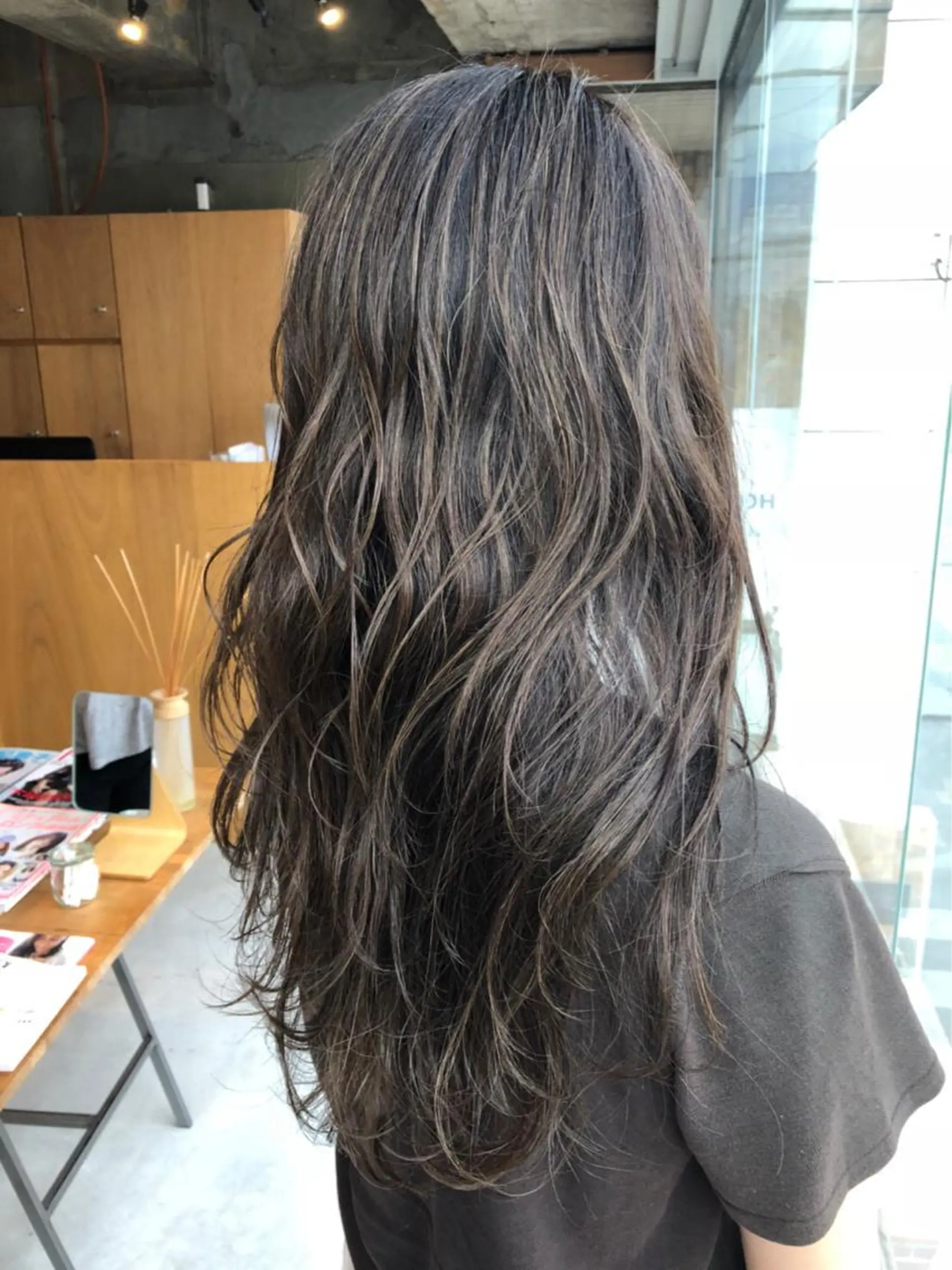 ロング カラー ヘアカラー 岡本 一平のヘアスタイル