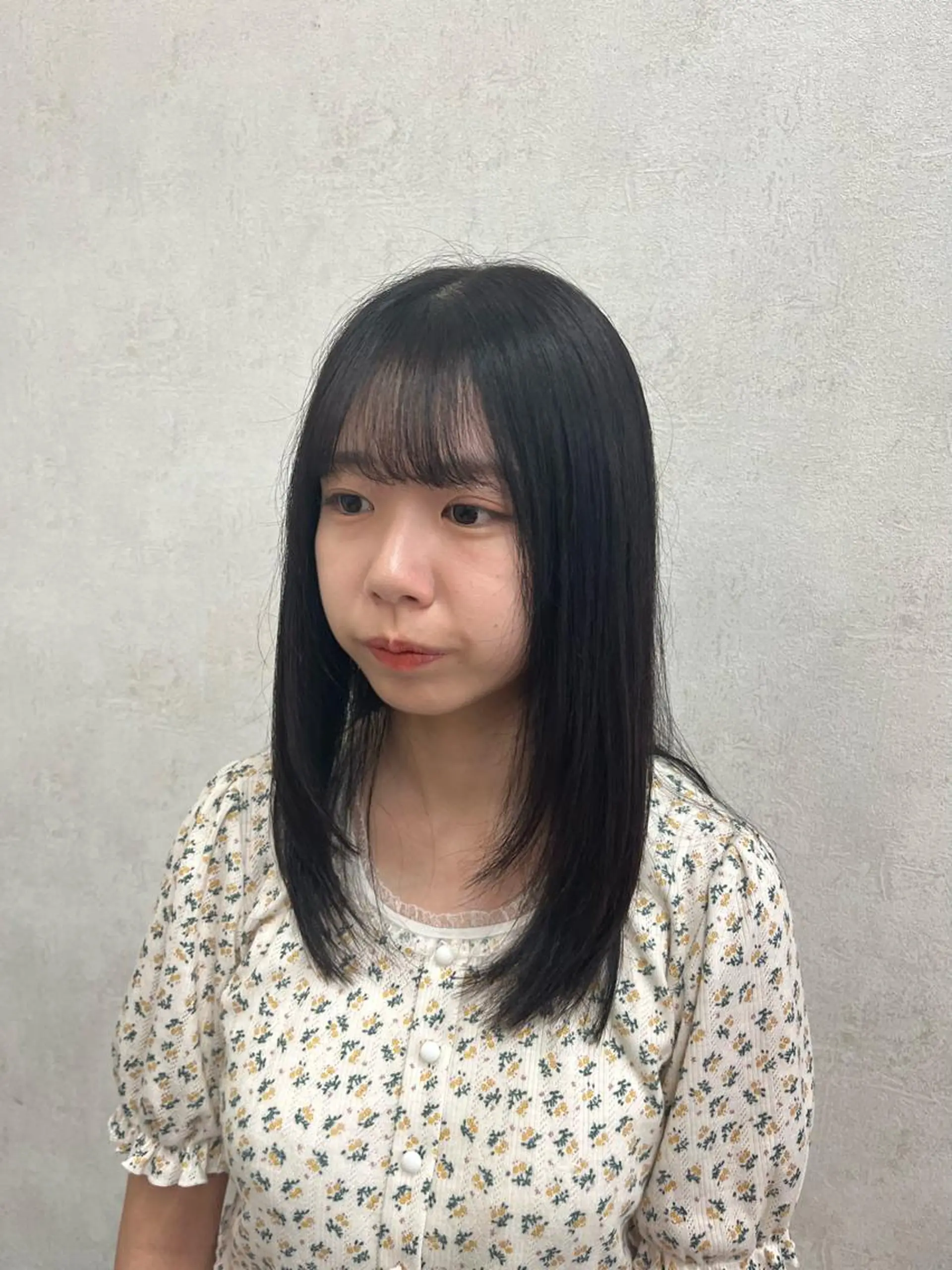 ミディアム カラー 顔まわりレイヤー 顔周りカット レイヤーカット 寒色 ♡ レイヤー ┊︎miyuのヘアスタイル