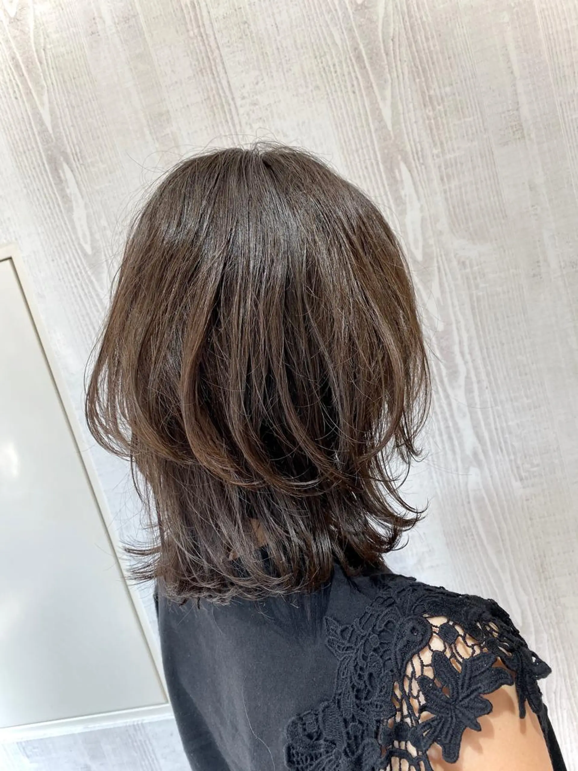 ミディアム カラー ベージュカラー オリーブベージュ レイヤーカット ウルフカット Kazu .Kのヘアスタイル