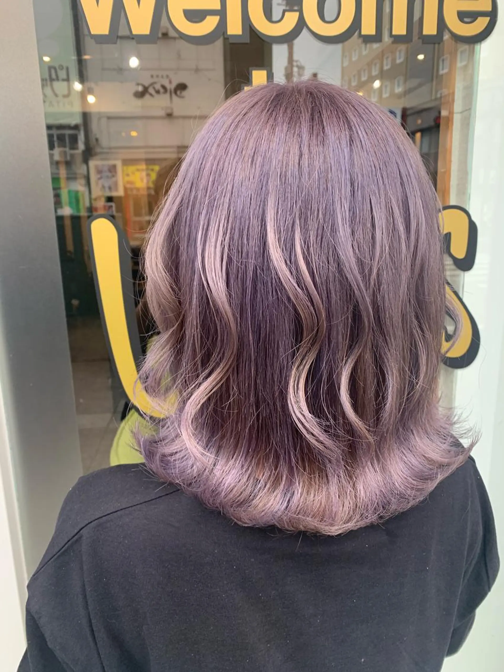 ミディアム カラー パーマ ヘアアレンジ メンズ キッズ ネイル マツエク・マツパ アイブロウ ラベンダーカラー ヘアカラー トリートメント 🤍韓国風レイヤー/ 艶髪🤍鳥越美羽のヘアスタイル