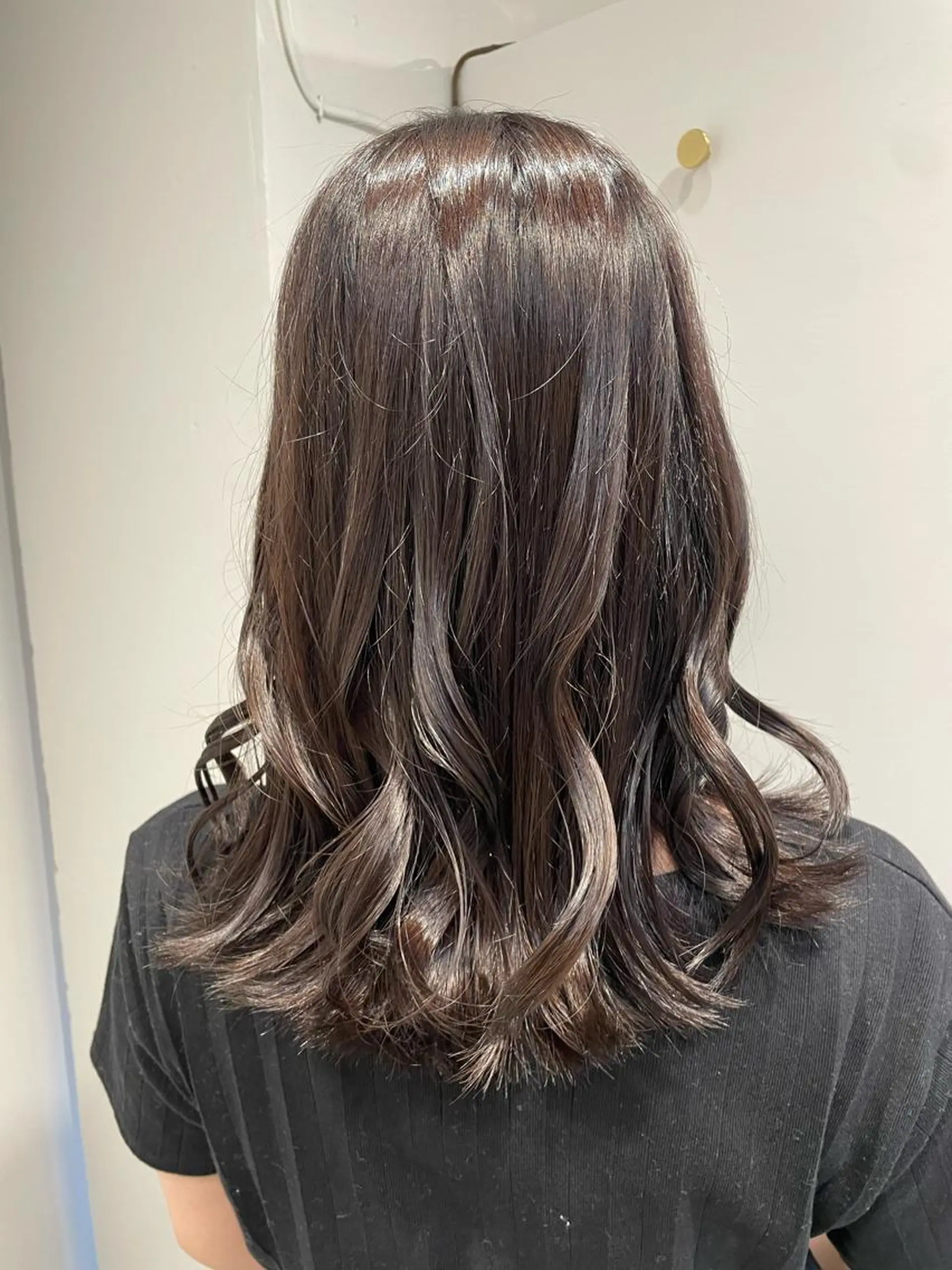 ミディアム カラー ブラウンカラー パープルカラー パープルブラウン レイヤー♡ 石川優奈のヘアスタイル