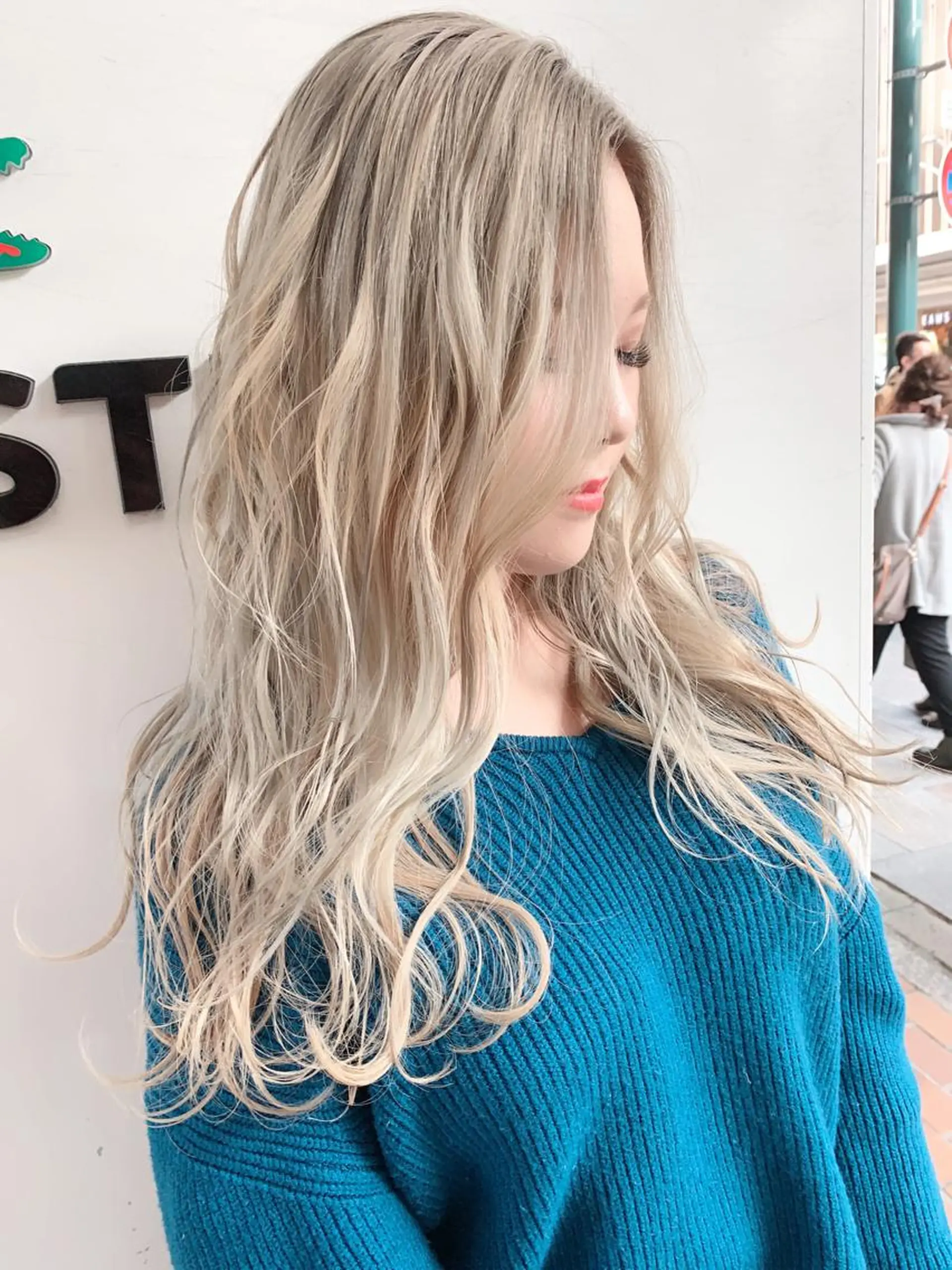 ロング アッシュ ハイライト レイヤーカット Selene hair OSAKAのヘアスタイル