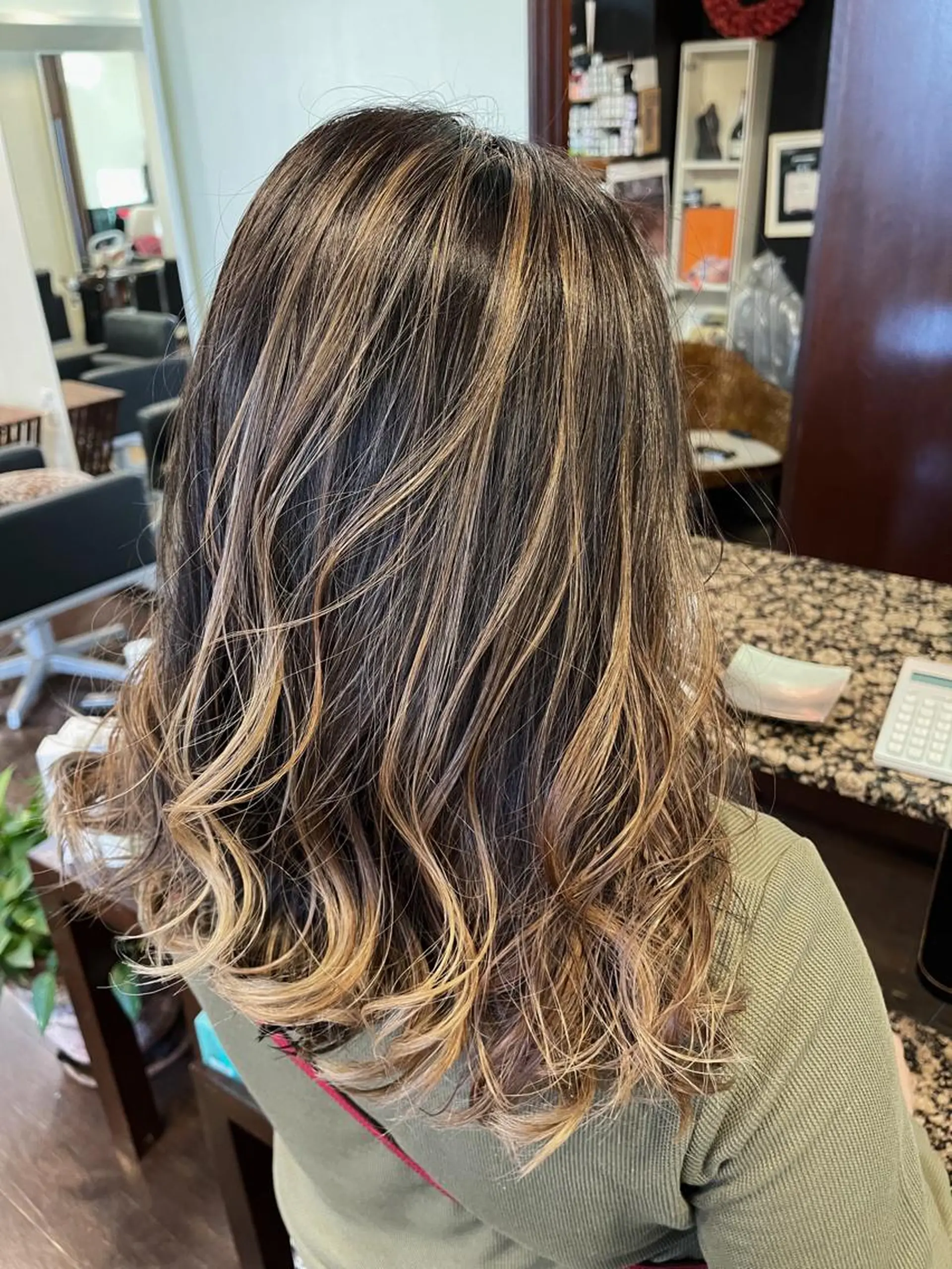 ロング カラー 堀江/レイヤーカット 𝒀𝑼𝑻𝑶のヘアスタイル