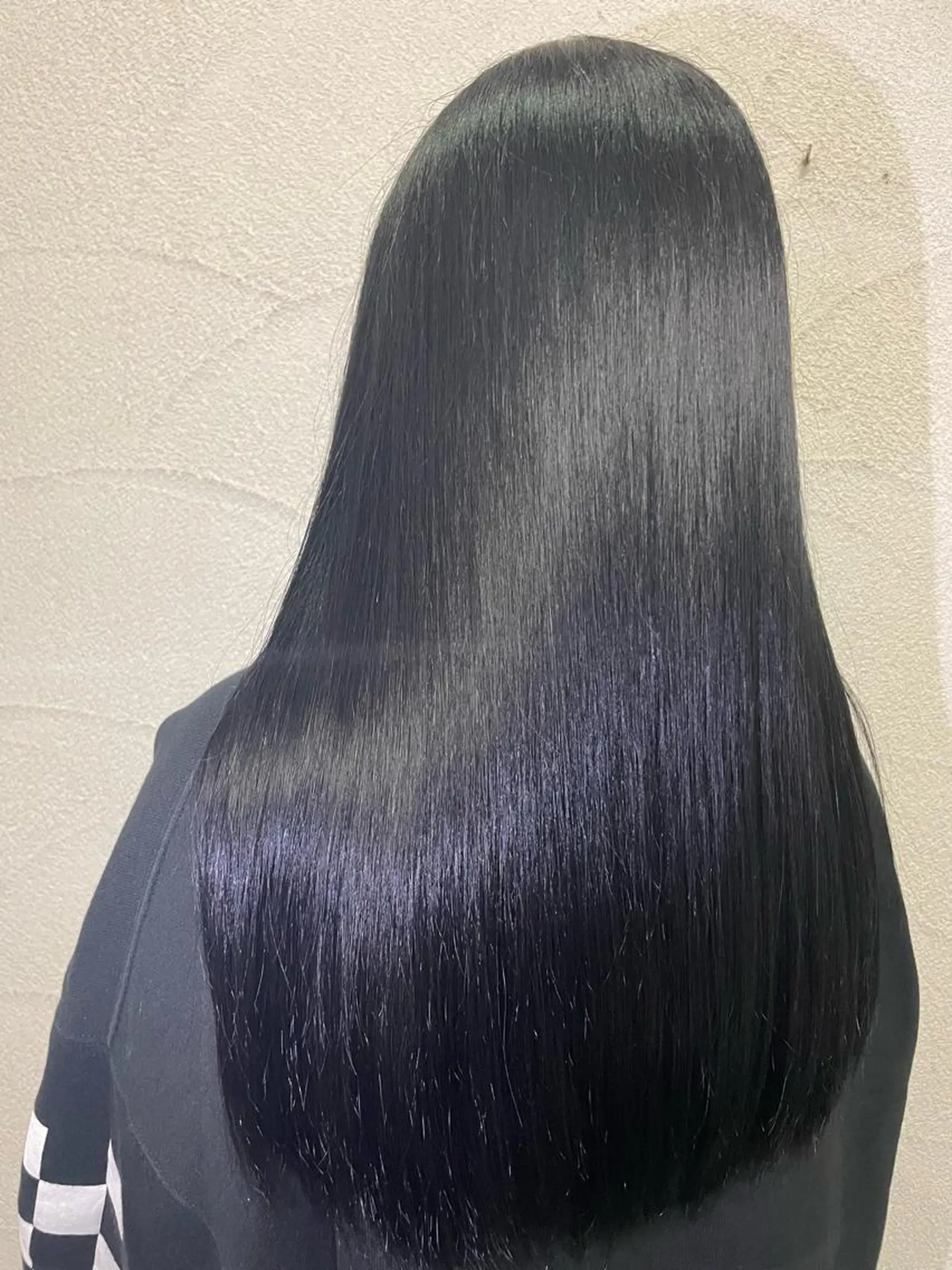 ロング カラー 黒髪 ブルーカラー ブルーブラック 大塚 友茉のヘアスタイル