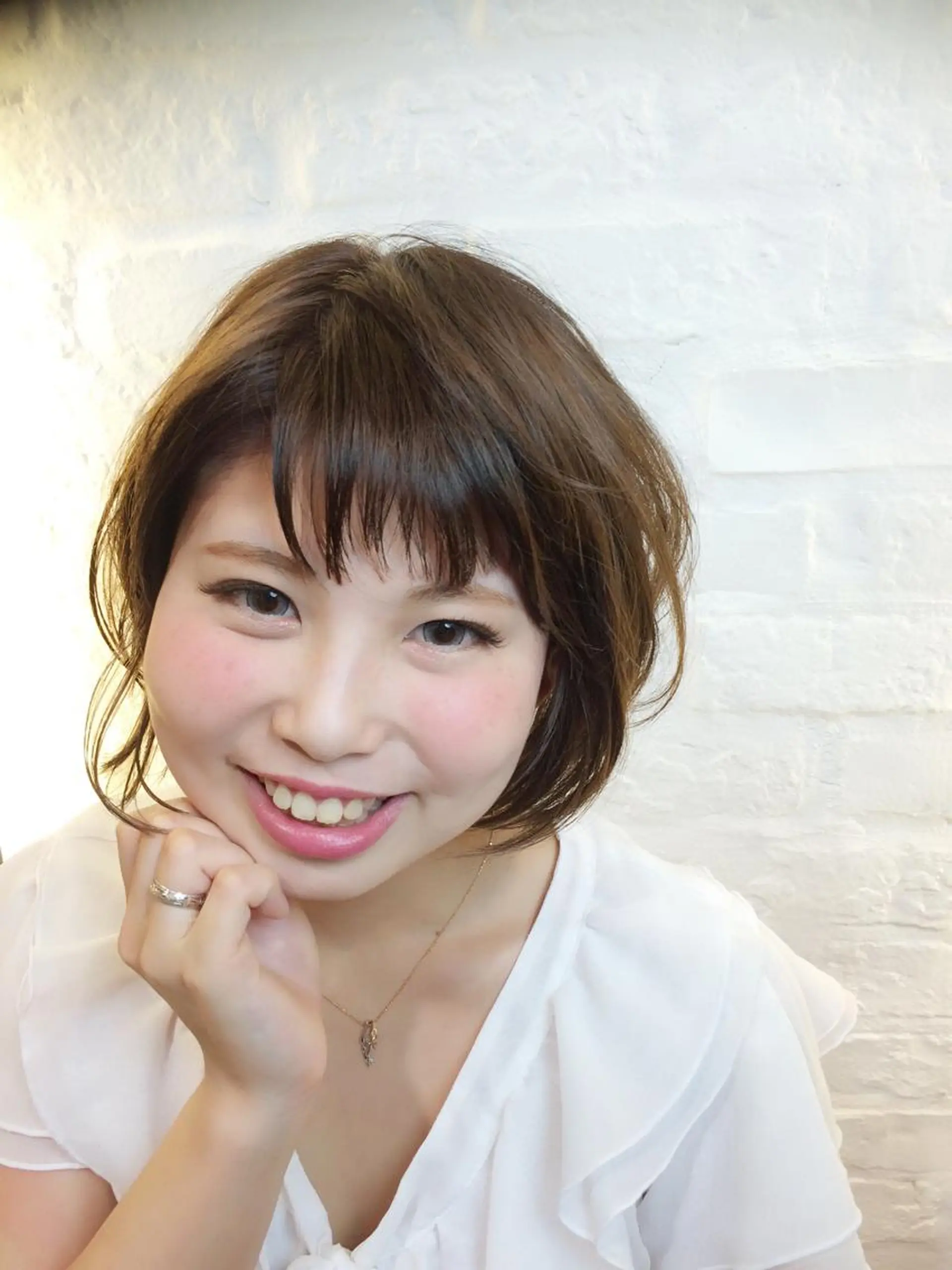 ショート カラー ボブ 加藤 あやみのヘアスタイル