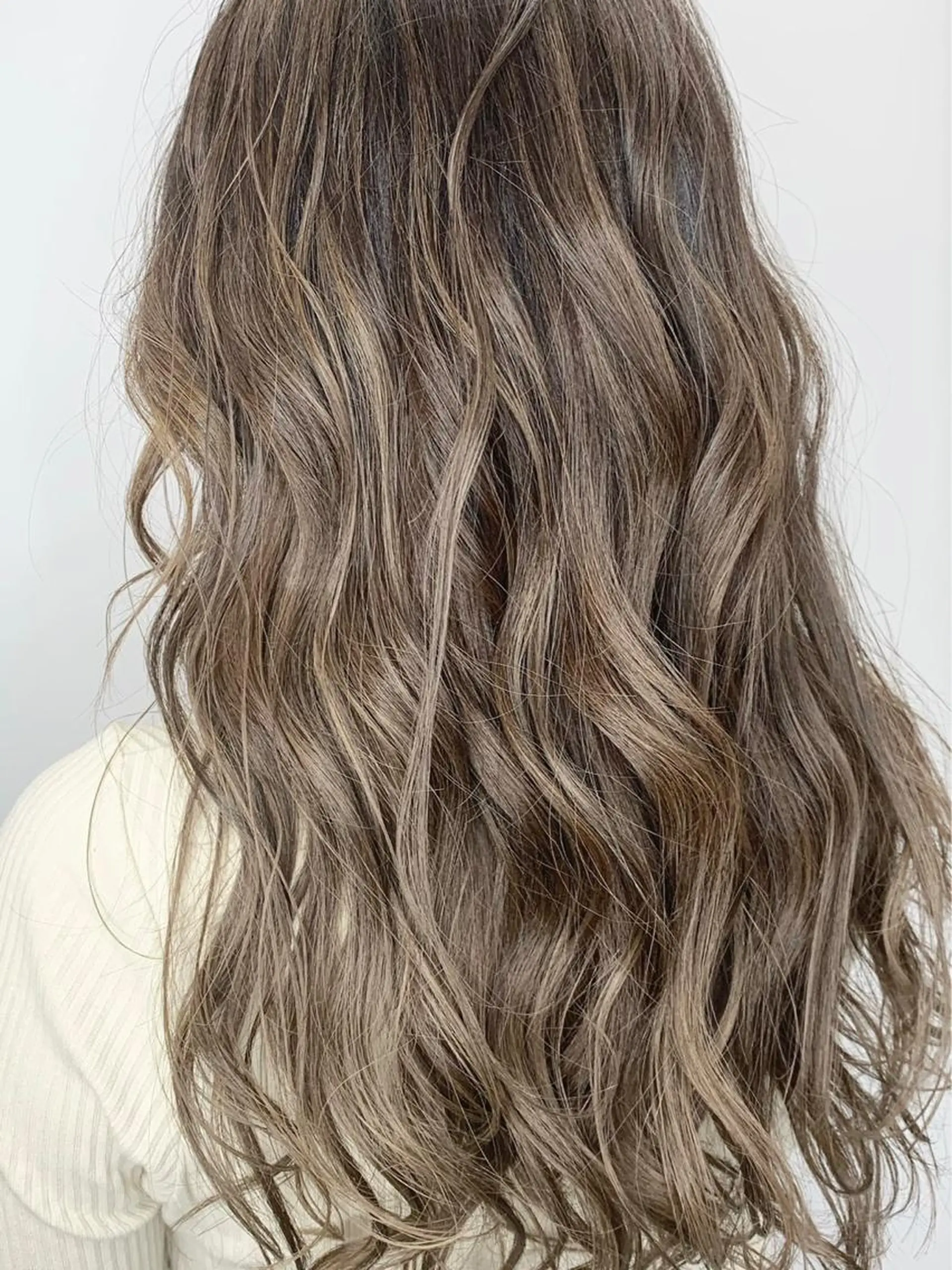 カラー 三戸 修平のヘアスタイル