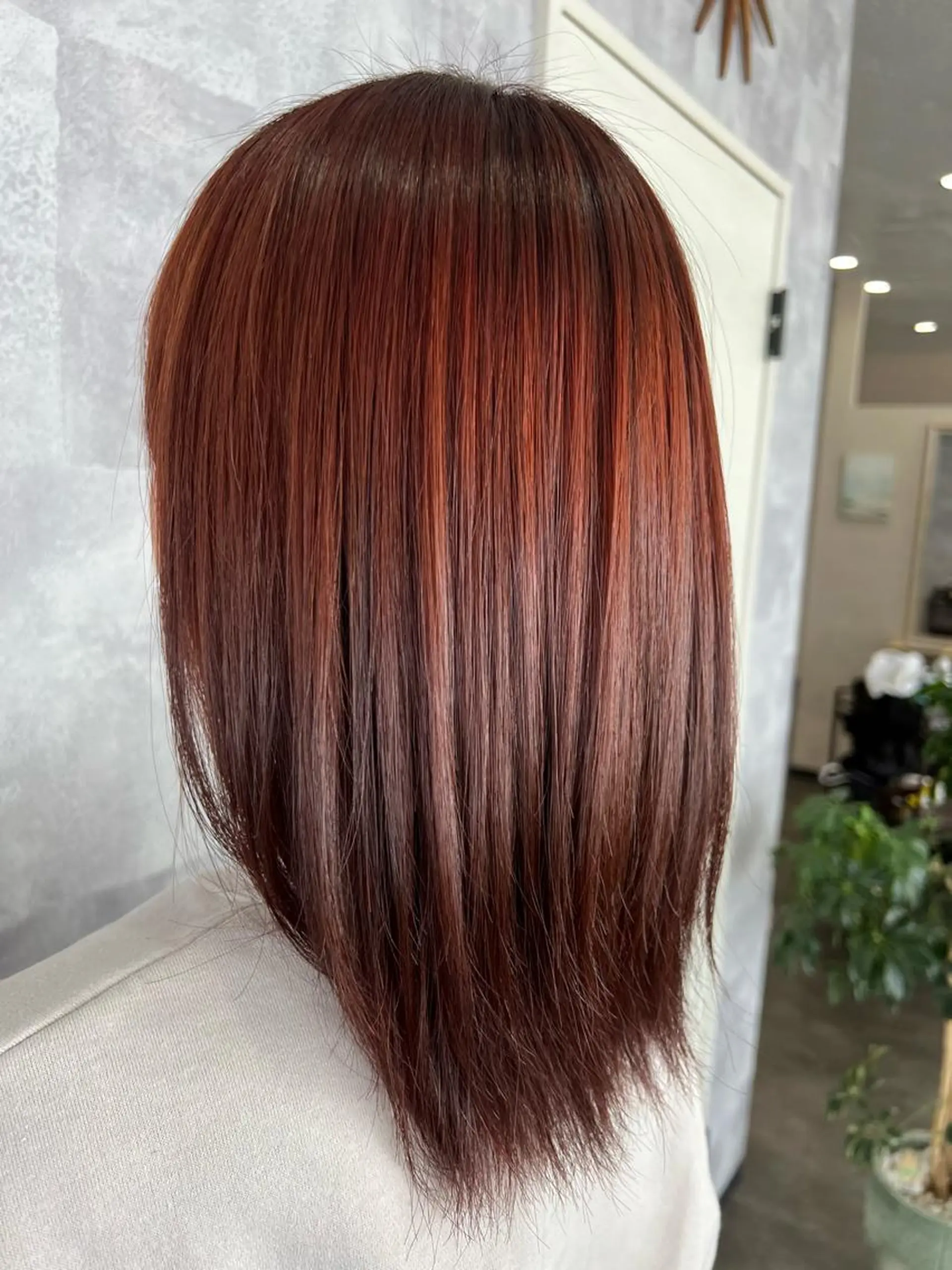 セミロング 岡田 麗華のヘアスタイル