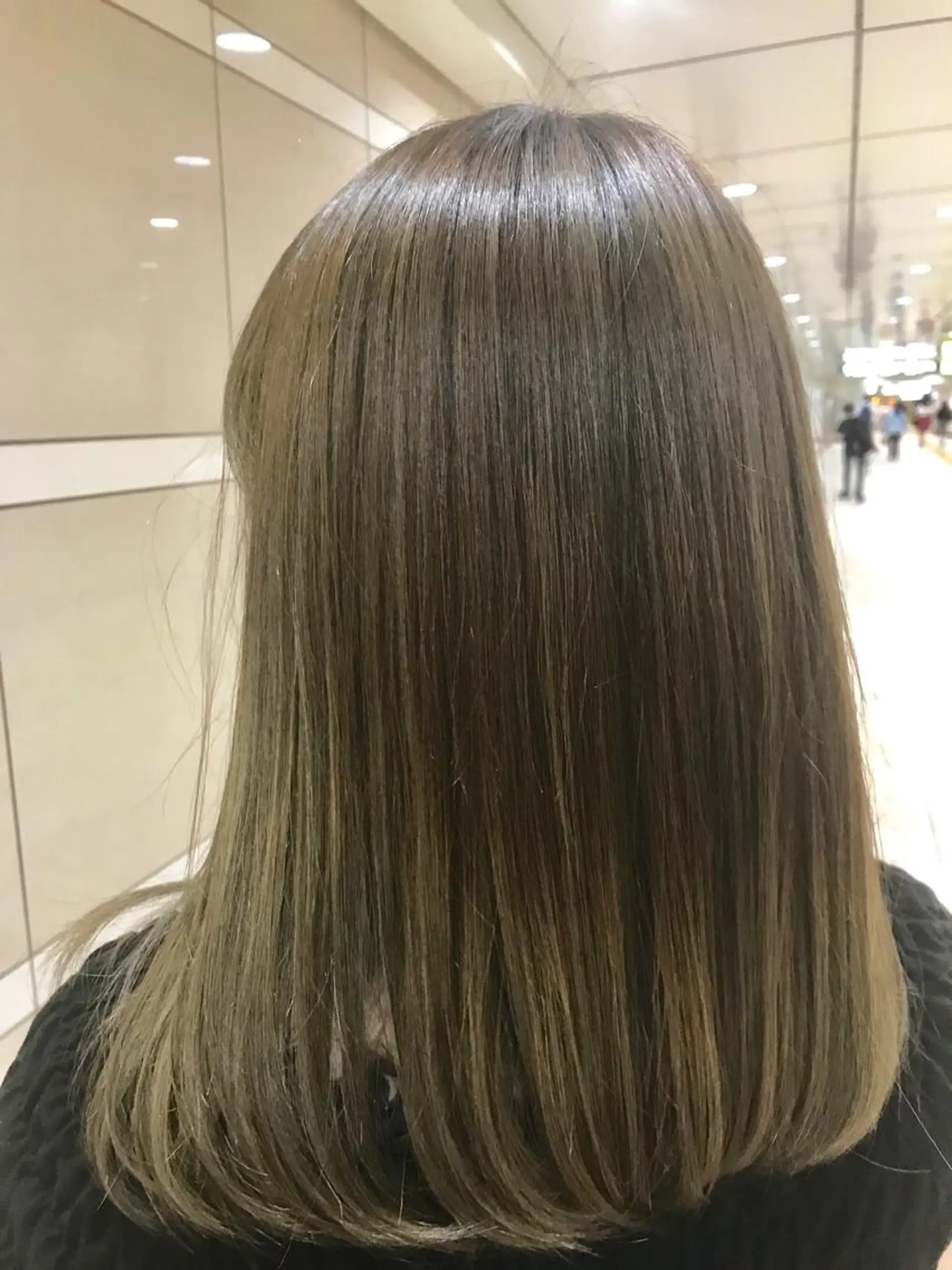 セミロング カラー 藤井 さと実のヘアスタイル