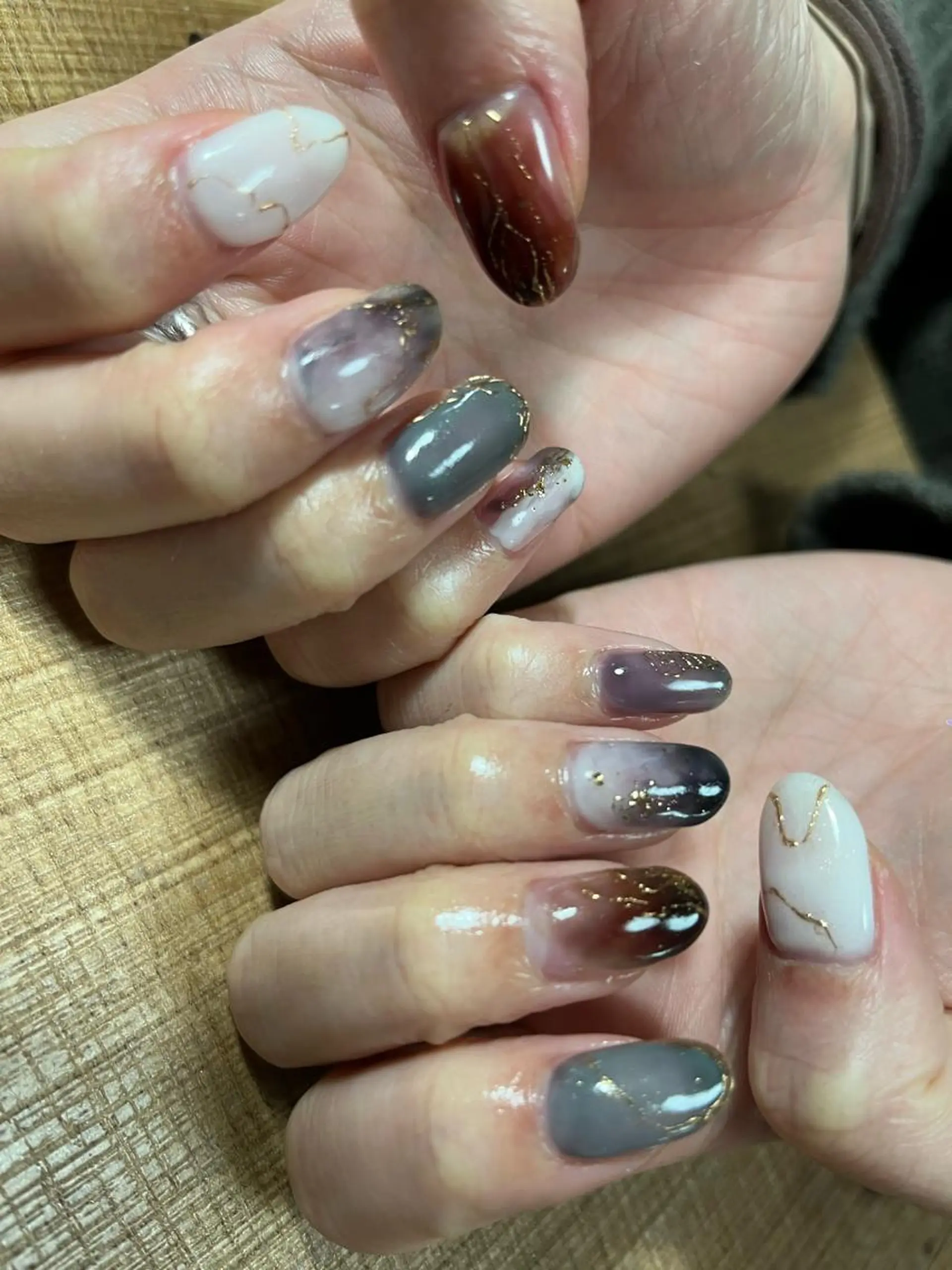 ミディアム ネイル ハンドネイル 安藤 Charlotteのネイルデザイン