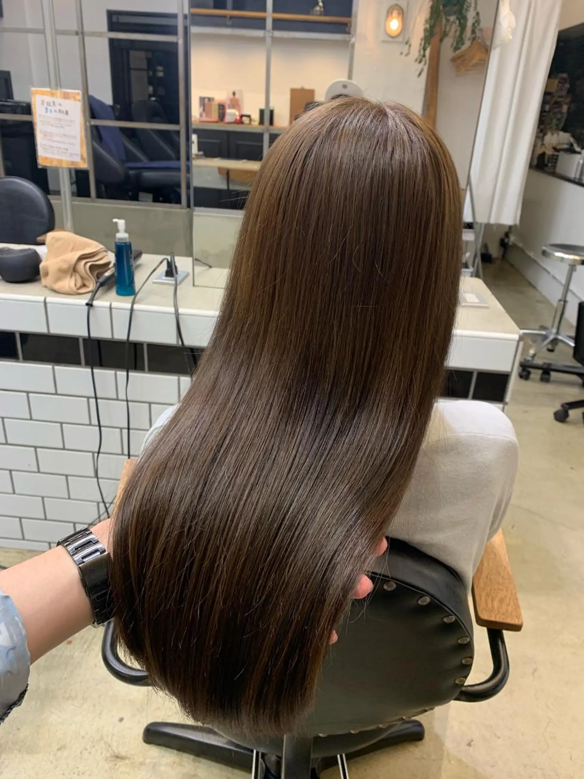 ロング カラー ブリーチ トリートメント トップ スタイリストのヘアスタイル