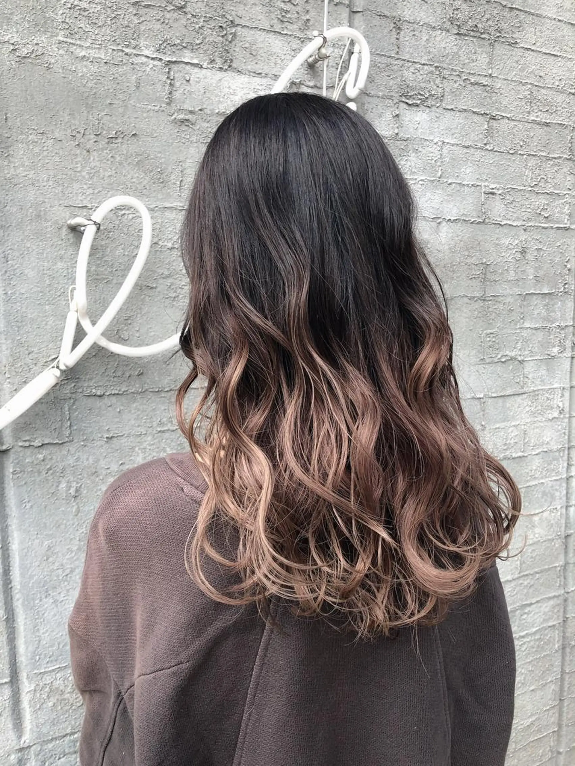 ミディアム ブリーチ毛矯正.髪質 改善.髪にドラマをのヘアスタイル