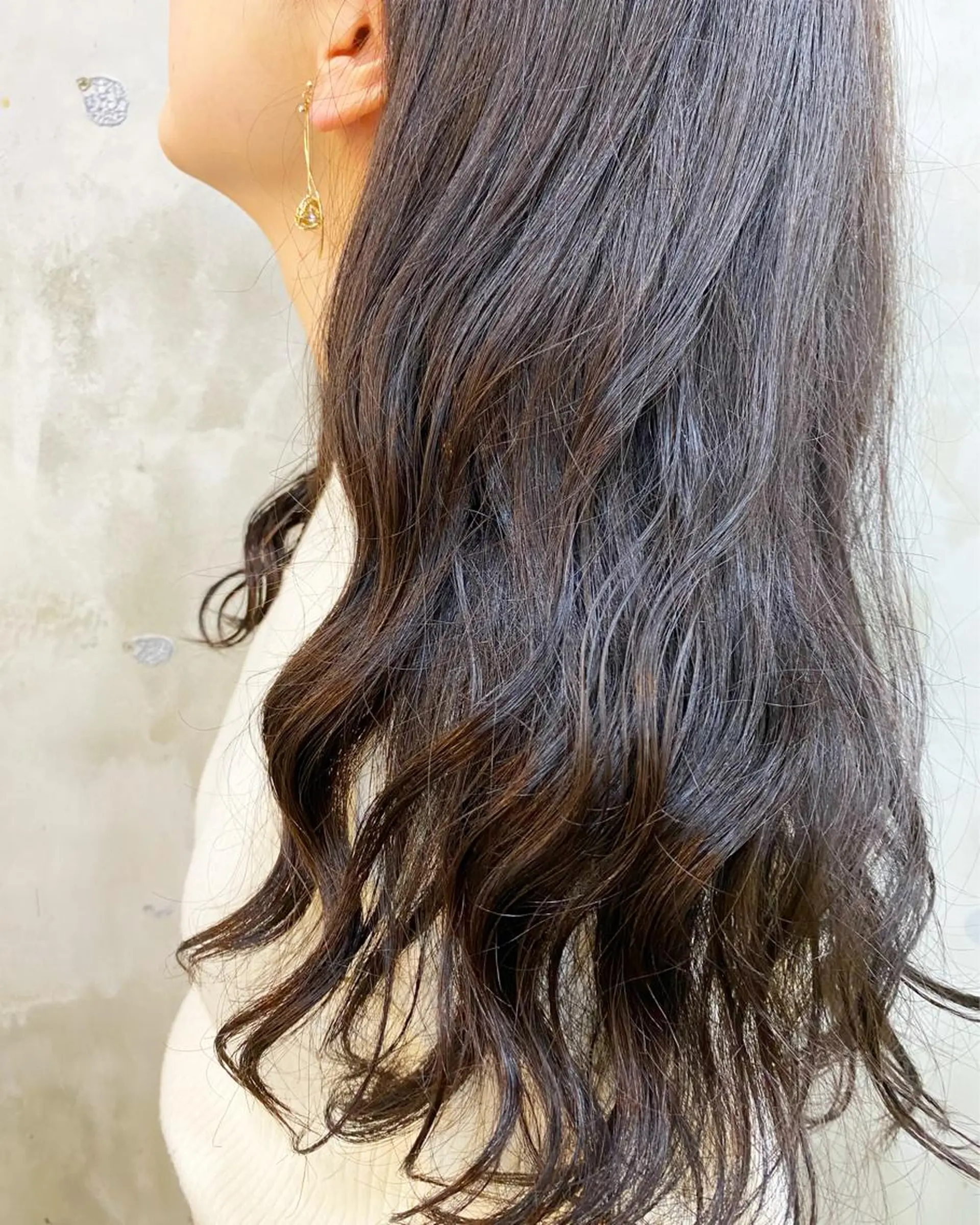 ロング カラー アッシュ ベージュカラー オリーブベージュ 志賀 あずみのヘアスタイル