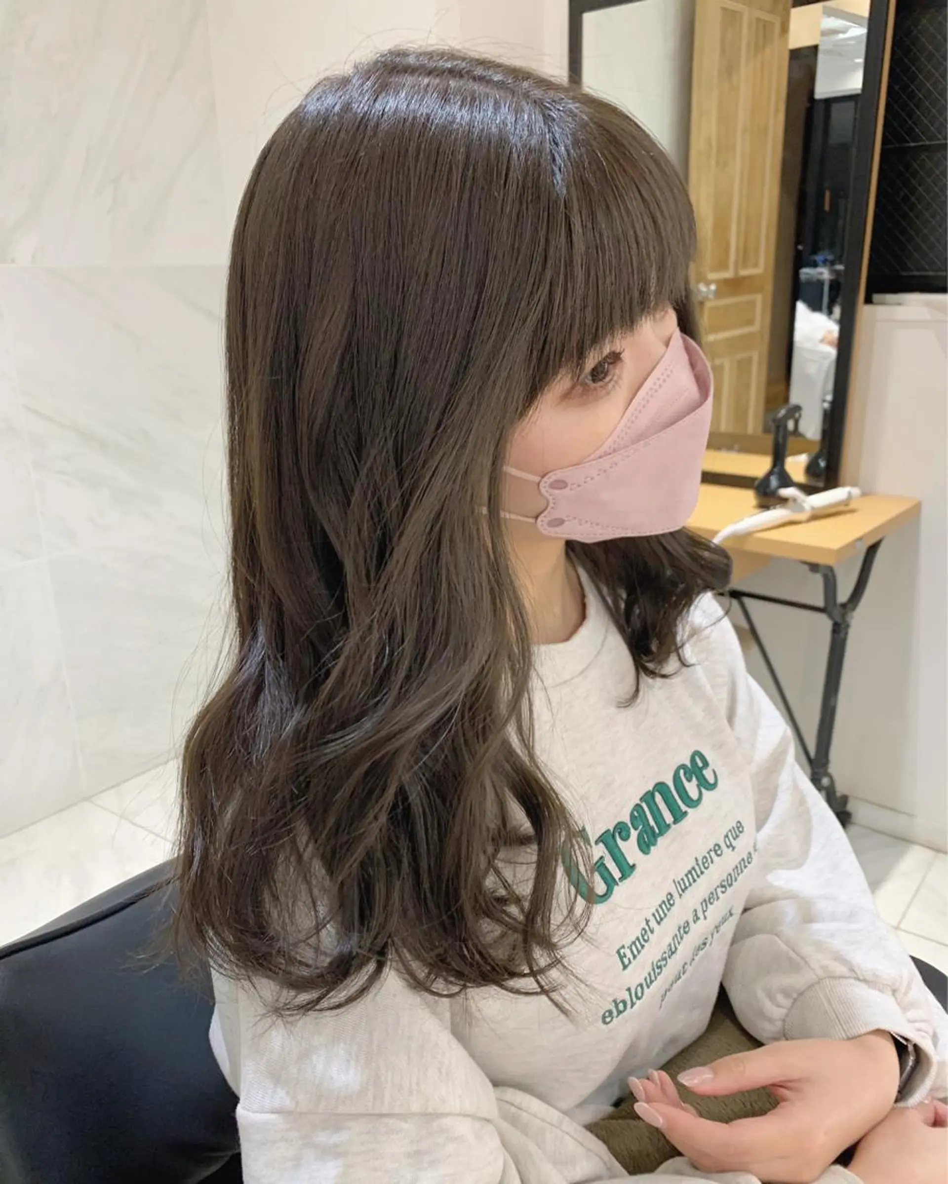 セミロング カラー グレージュ オリーブグレージュ オリーブグレー チバ タクミのヘアスタイル