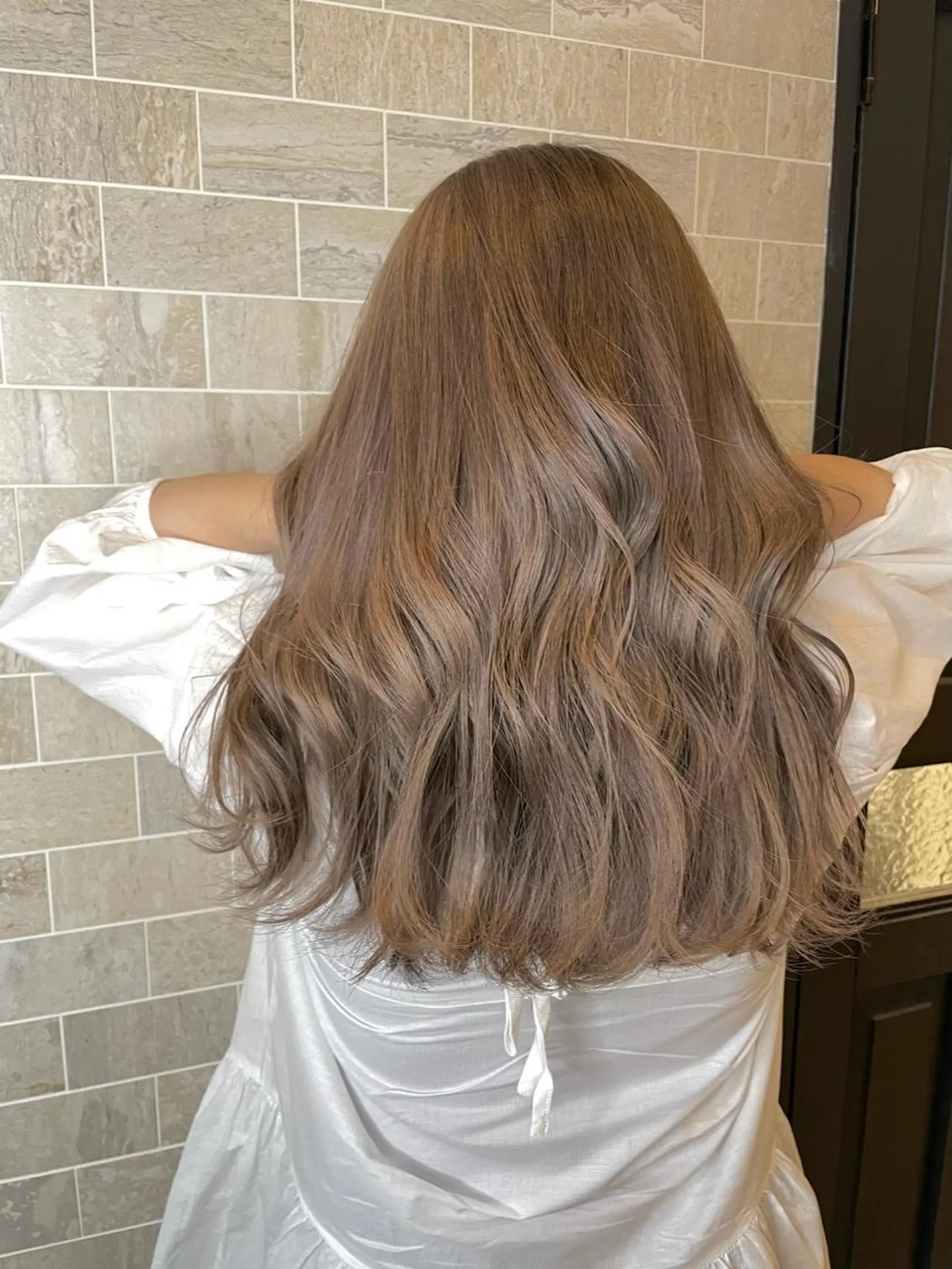 セミロング ヘアカラー トリートメント ブリーチ毛矯正.髪質 改善.髪にドラマをのヘアスタイル