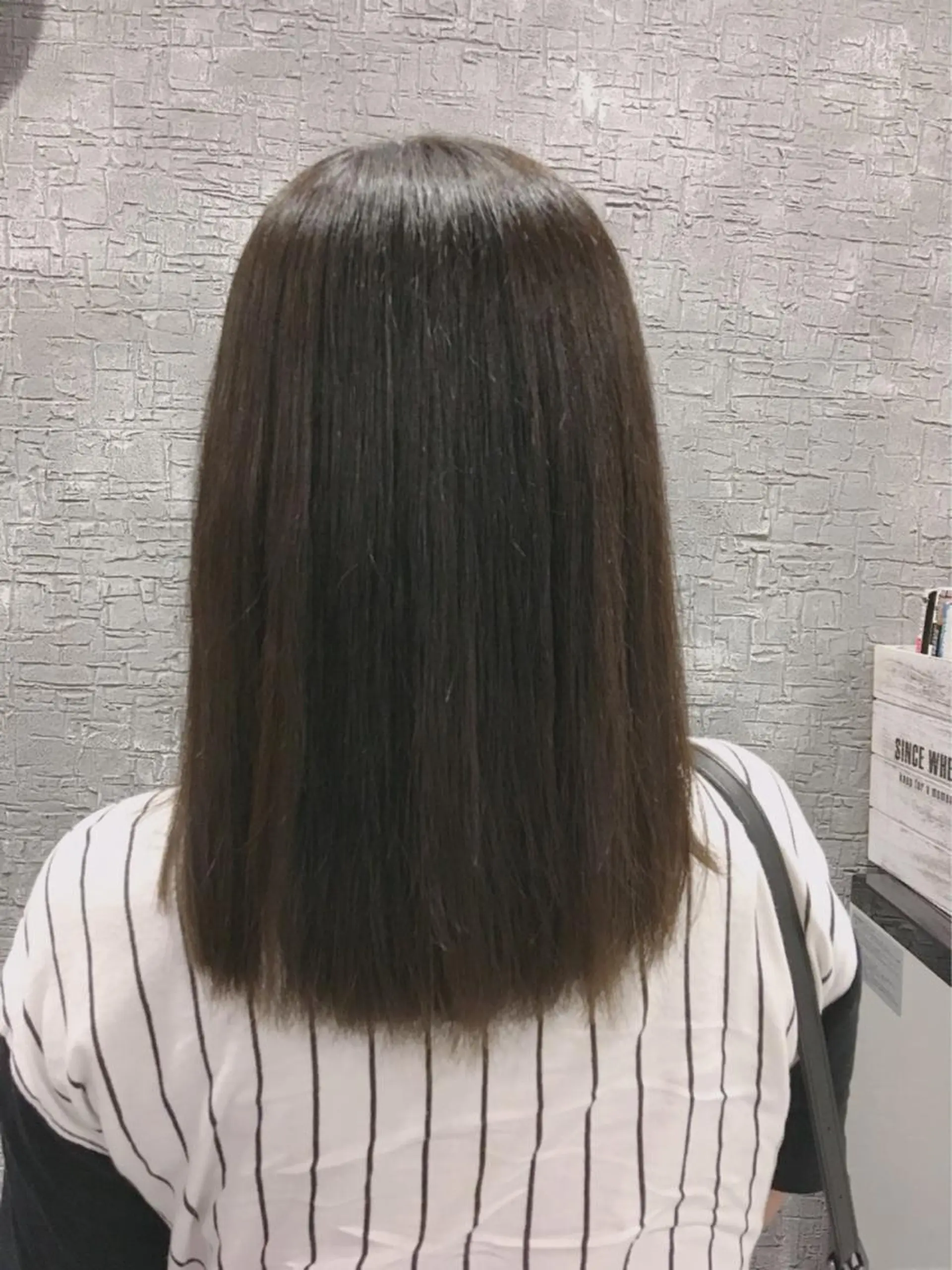 セミロング カラー パーマ グレージュ 縮毛矯正 . YUIのヘアスタイル