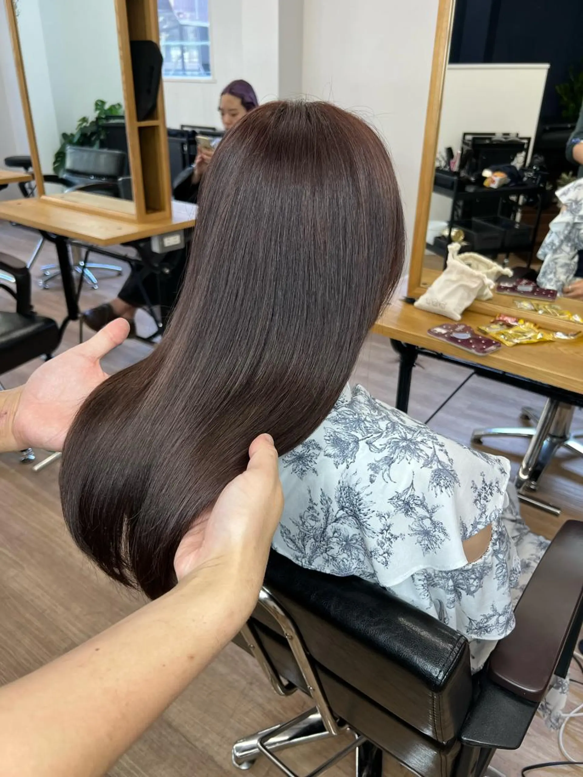 セミロング カラー パーマ ヘアアレンジ メンズ キッズ ネイル マツエク・マツパ アイブロウ メンズインナーカラー メンズ韓国風 黒髪 ブルーカラー ブルーブラック カット ヘアカラー トリートメント 渋谷レイヤーカット❌ 縮毛矯正専門/武田涼のヘアスタイル