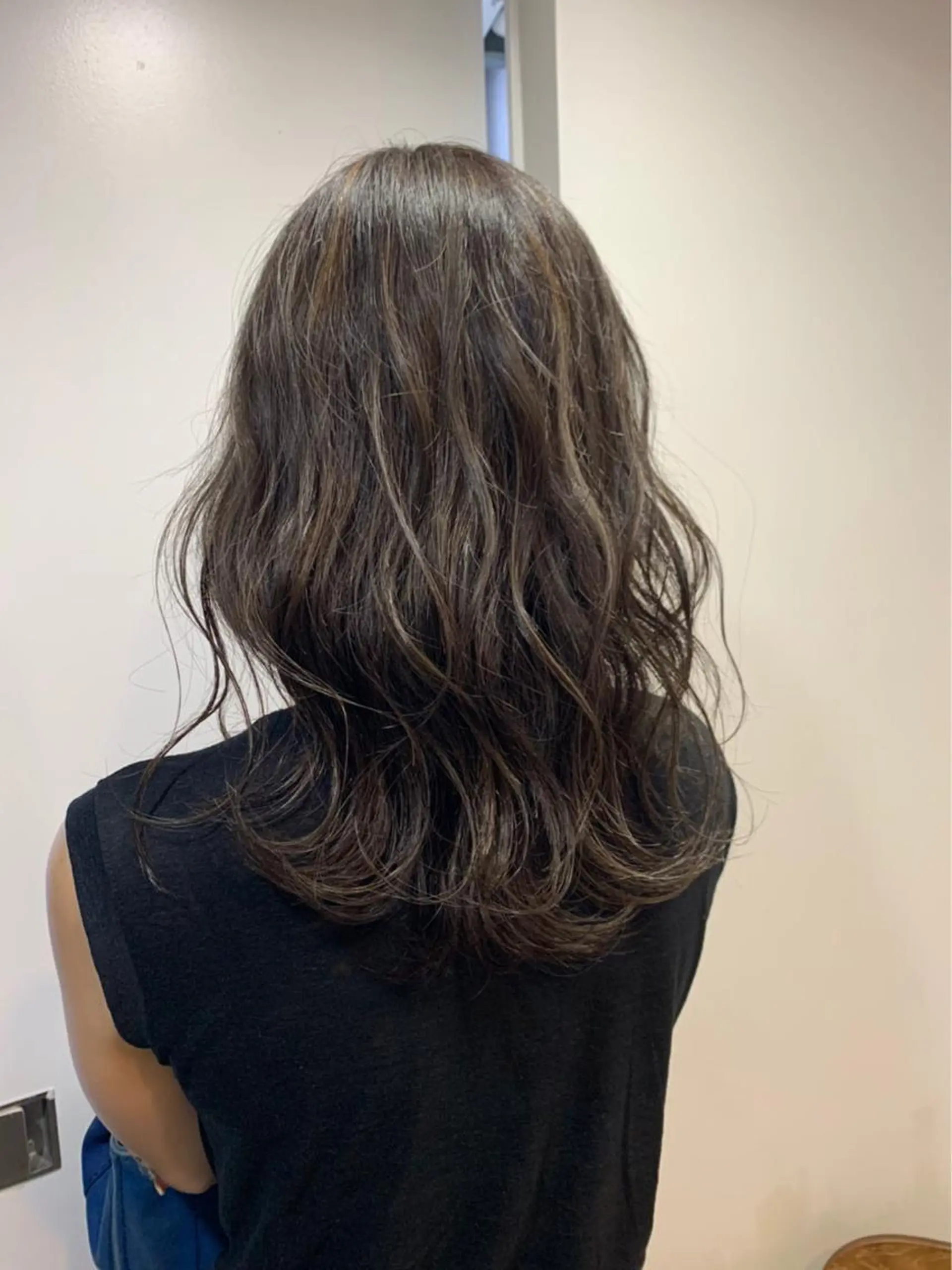 ミディアム カラー ベージュカラー ハイライトカラー オリーブベージュ ハイライト 髪質改善サロン 梅田/ヨナミネのヘアスタイル