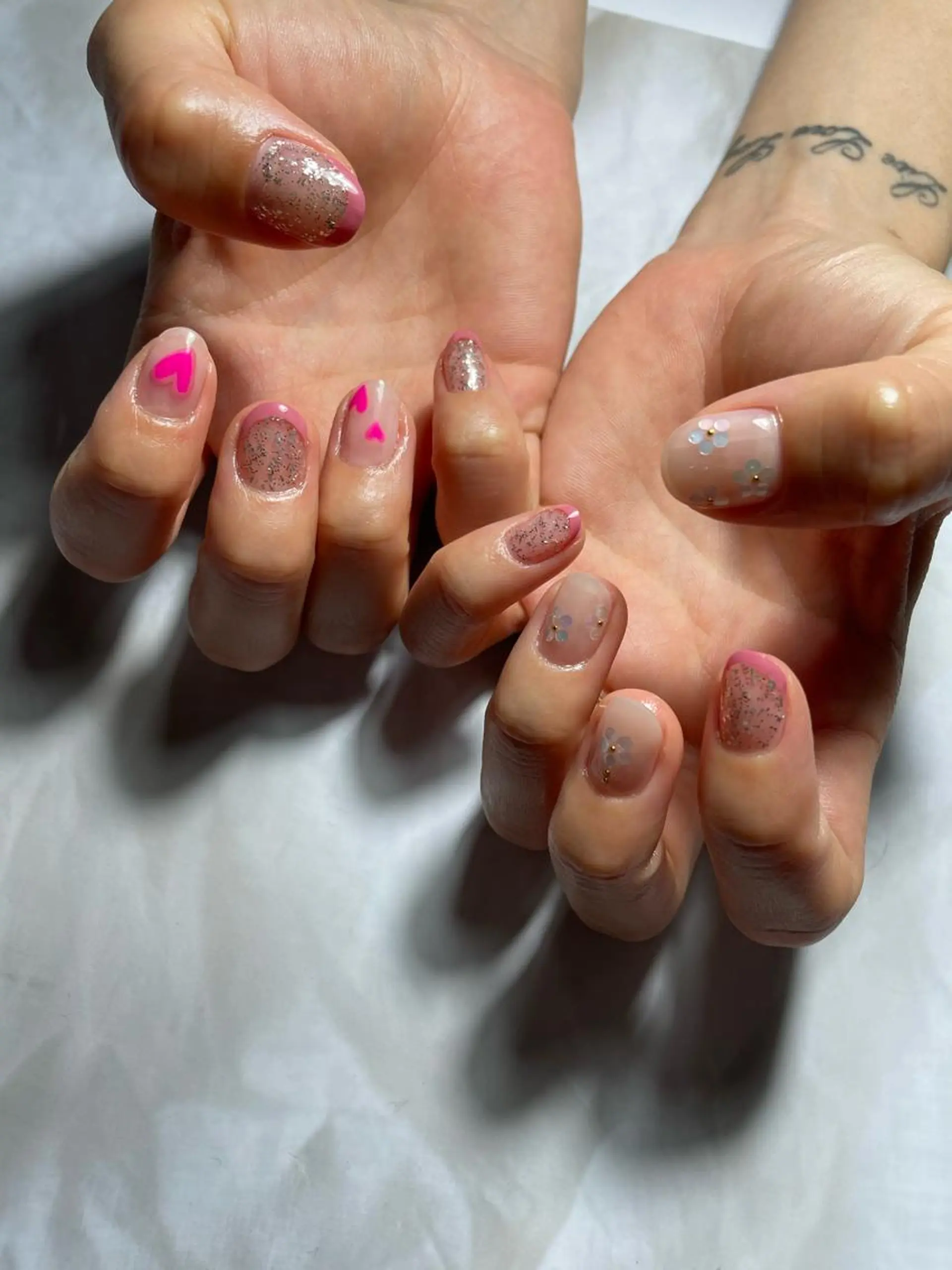 ネイル オーロラネイル フラワーネイル フレンチネイル 韓国ネイル ラメ(グリッター) Colorer'me クロレミーのネイルデザイン